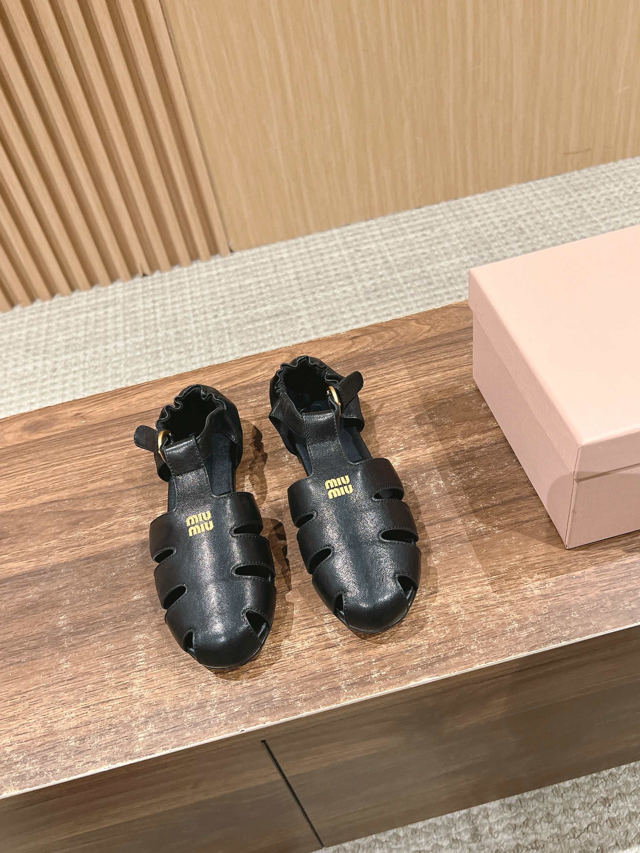 FISHERMAN BUCKLE SANDALS IN BLACK LAMBSKIN