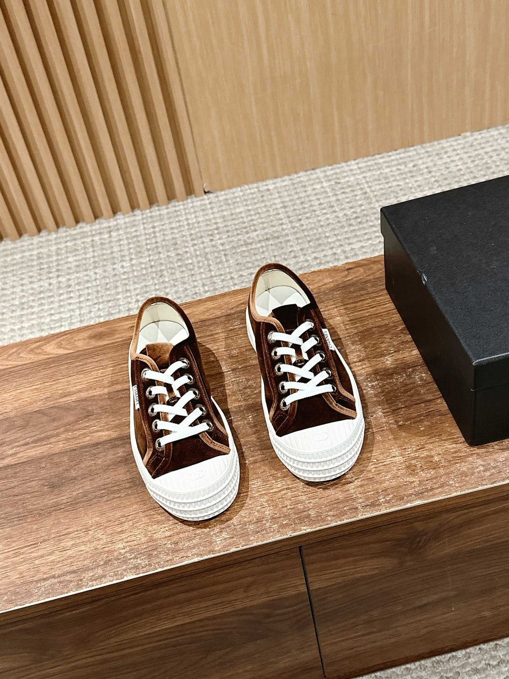 CONVERSE SNEAKER IN PENNY BROWN VELVET