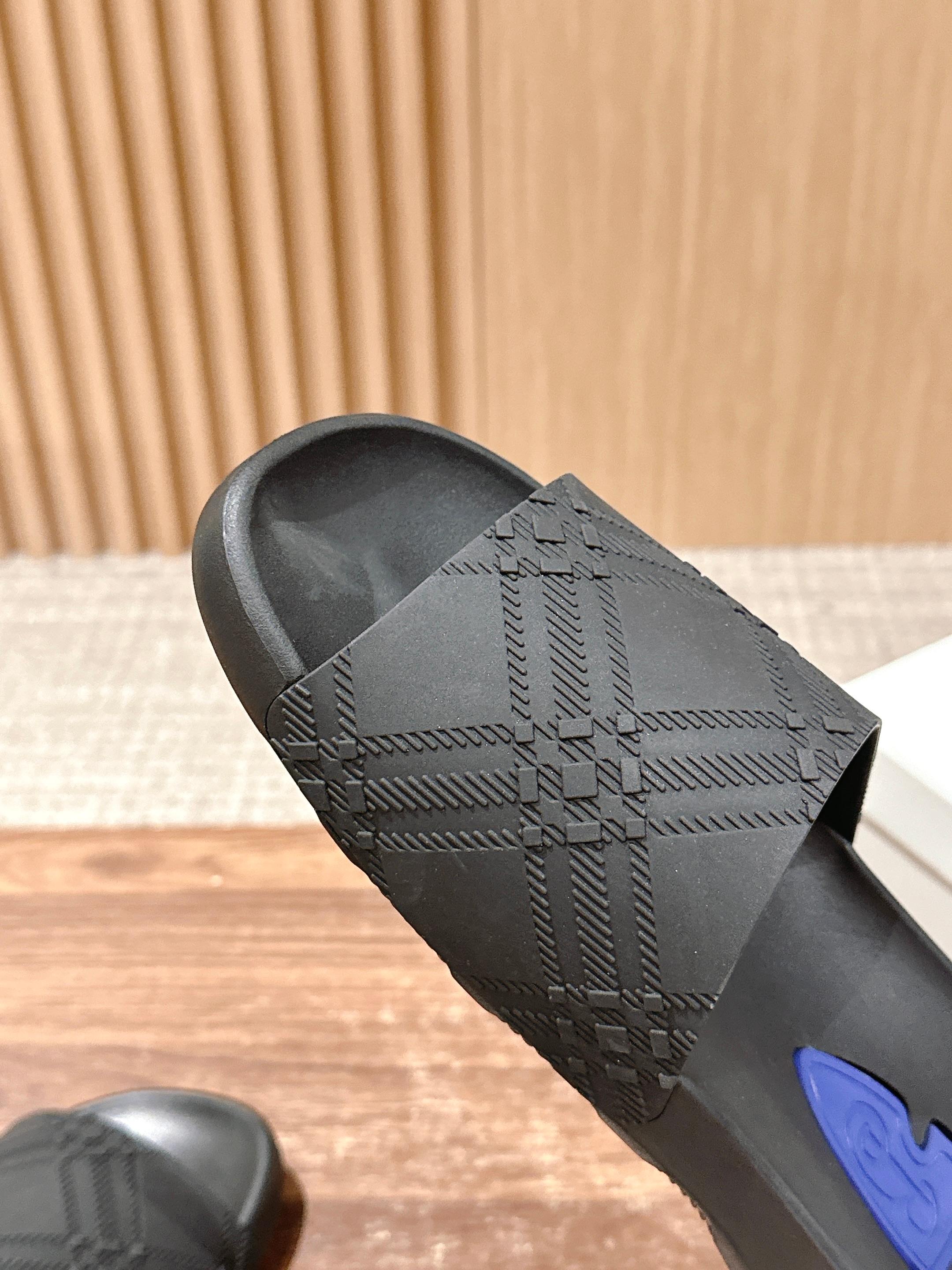 BURBERRY 26S SLIDE SANDALS IN BLACK CALFSKIN