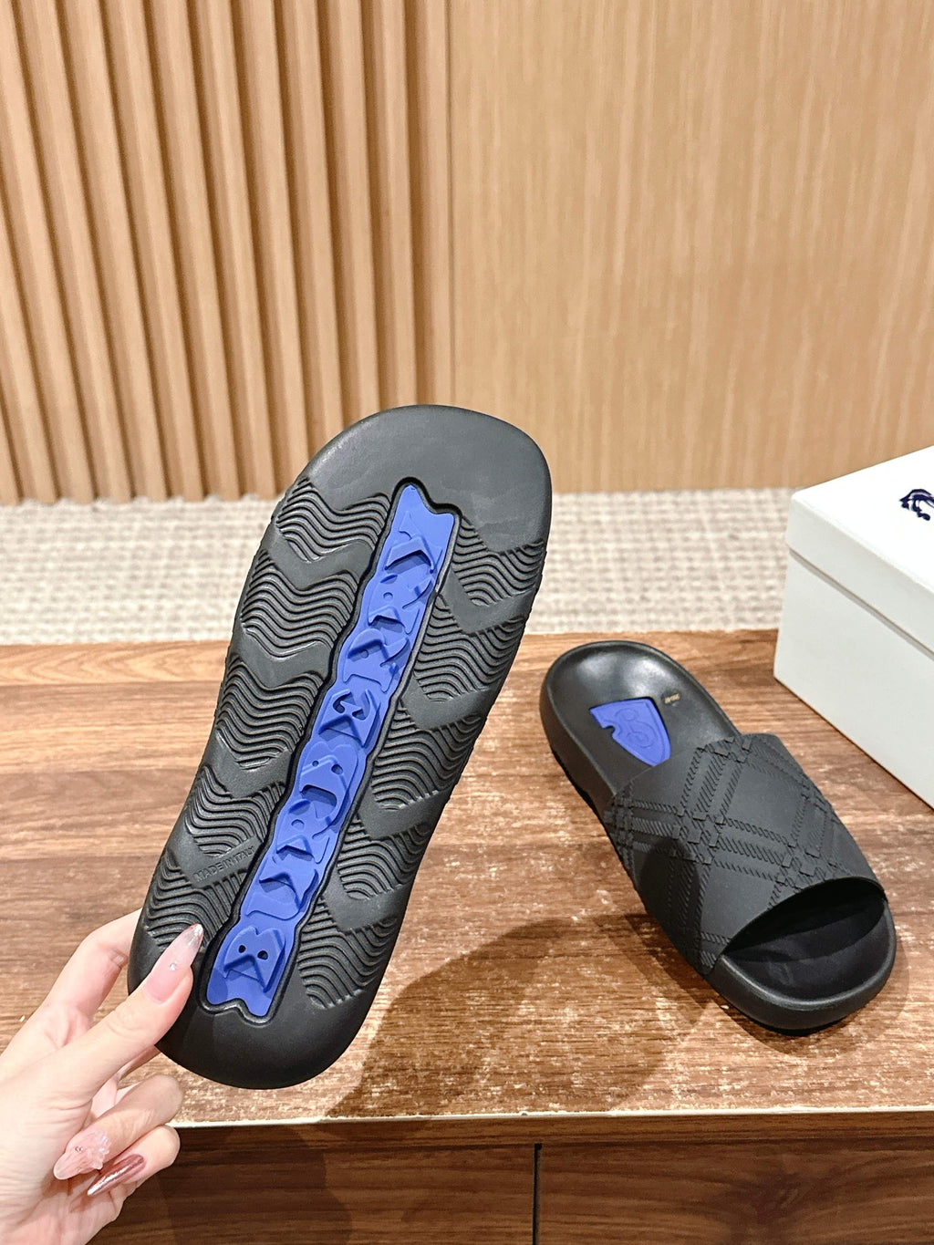 BURBERRY 26S SLIDE SANDALS IN BLACK CALFSKIN