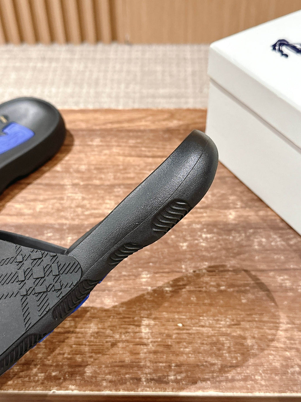 BURBERRY 26S SLIDE SANDALS IN BLACK CALFSKIN