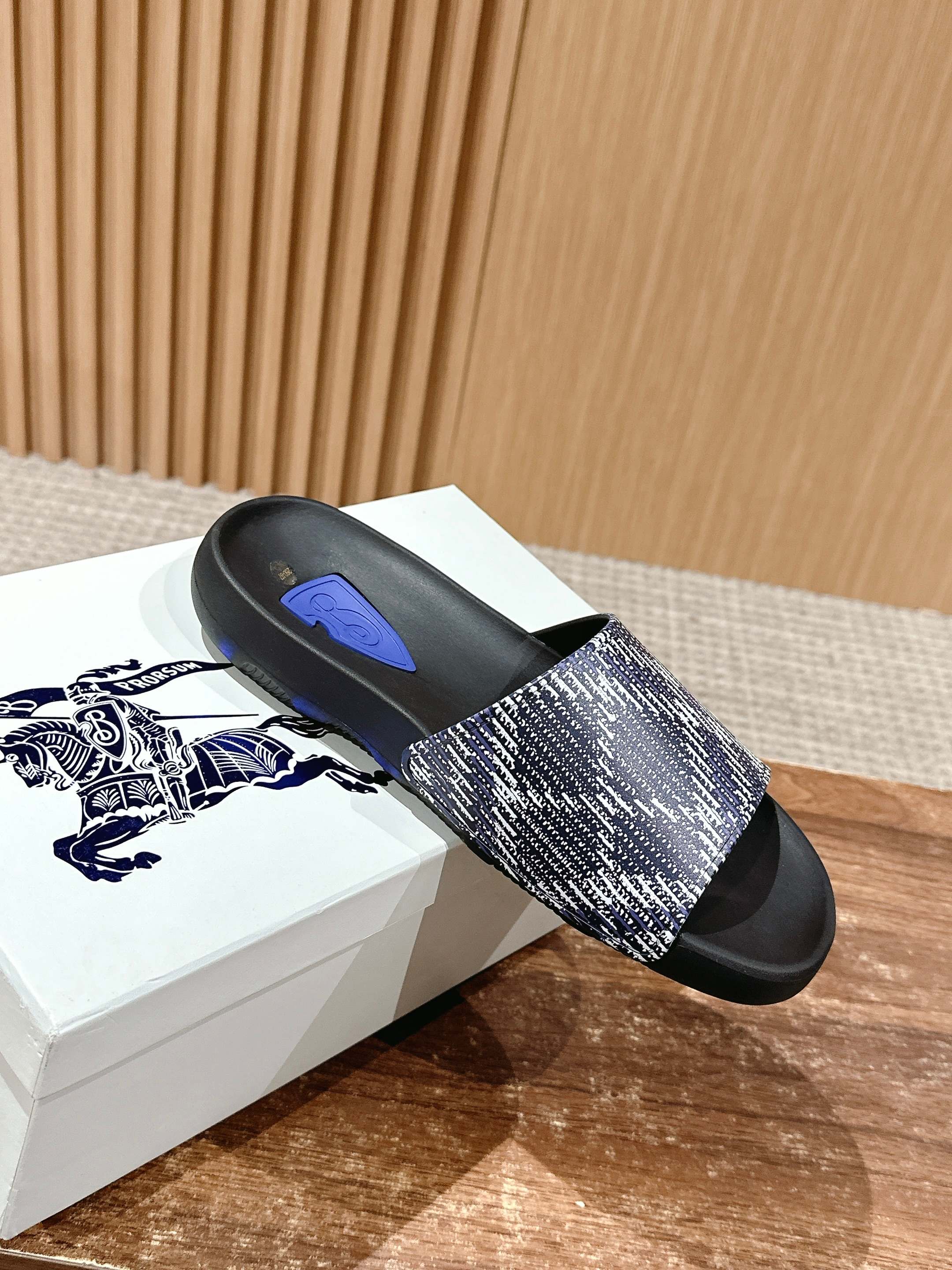 BURBERRY 26S SLIDE SANDALS IN BLACK AND BLUE CALFSKIN