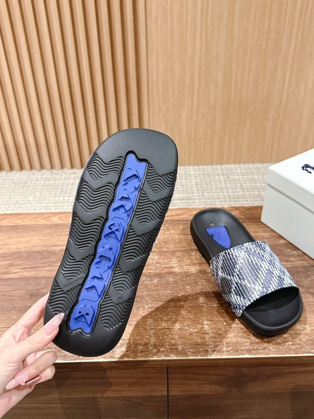 BURBERRY 26S SLIDE SANDALS IN BLACK AND BLUE CALFSKIN