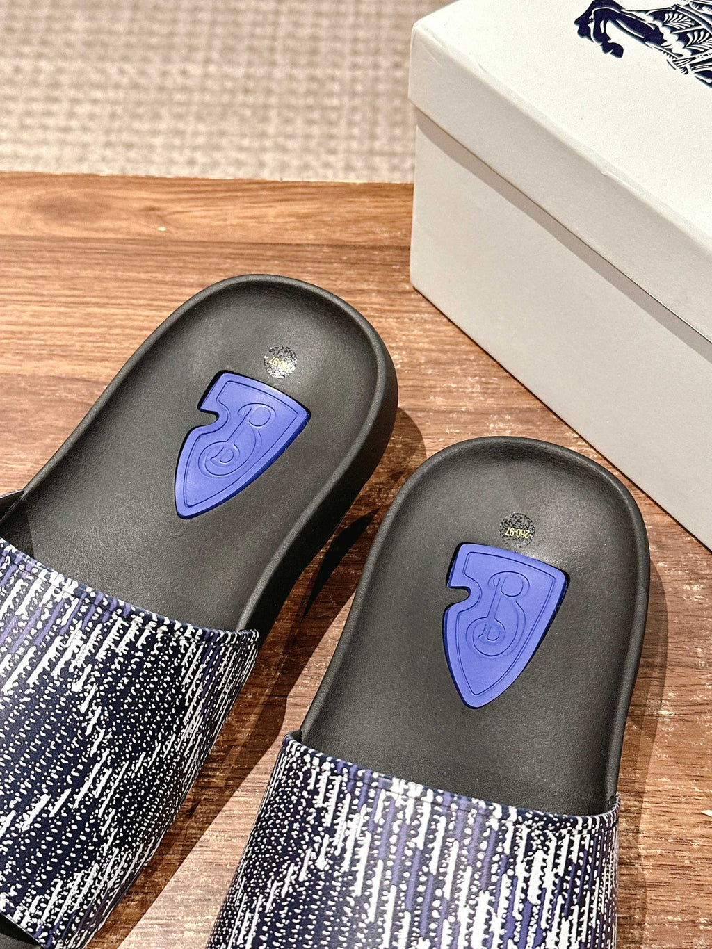 BURBERRY 26S SLIDE SANDALS IN BLACK AND BLUE CALFSKIN