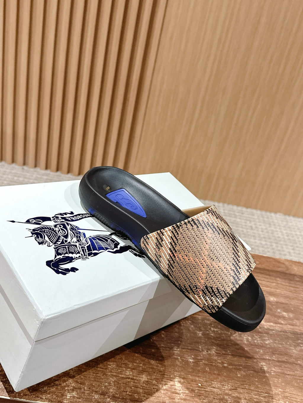 BURBERRY 26S SLIDE SANDALS IN BLACK AND BEIGE CALFSKIN