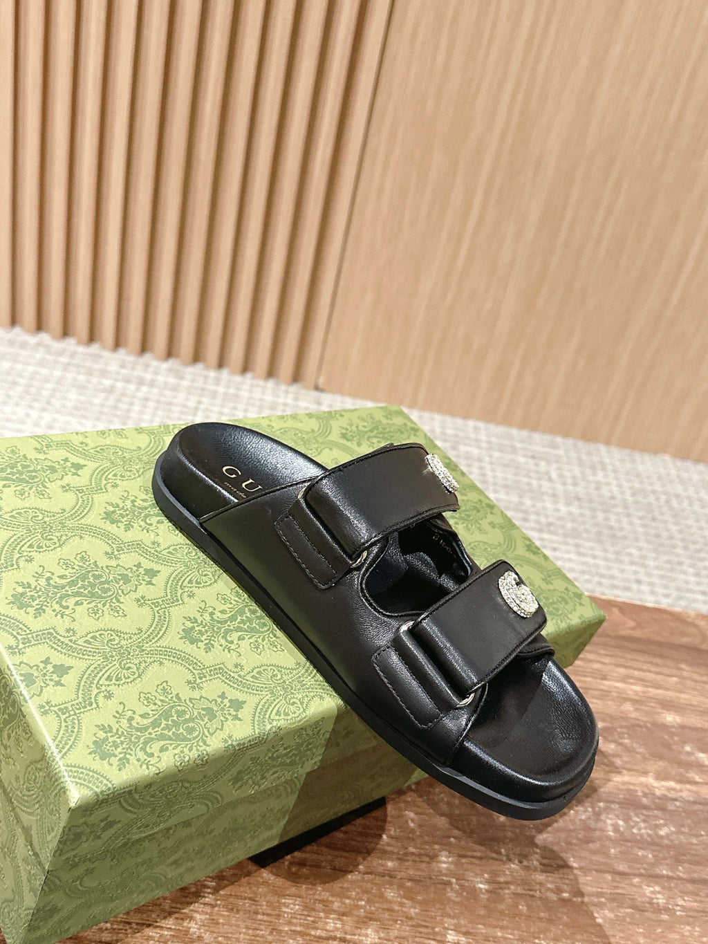 GUCCI 26S DOUBLE-STRAP SANDALS IN BLACK CALFSKIN