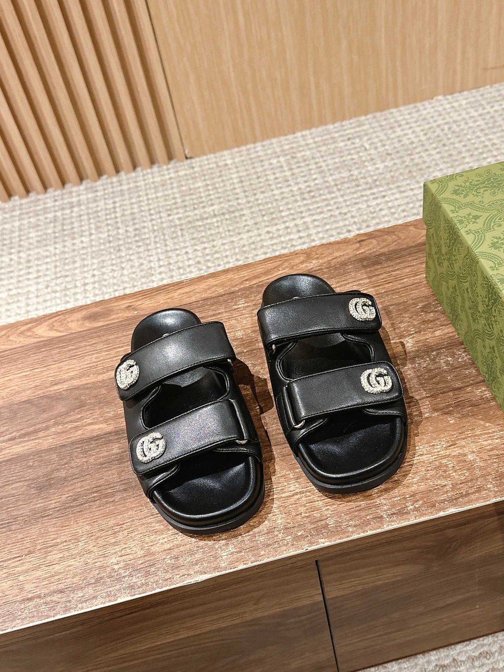GUCCI 26S DOUBLE-STRAP SANDALS IN BLACK CALFSKIN