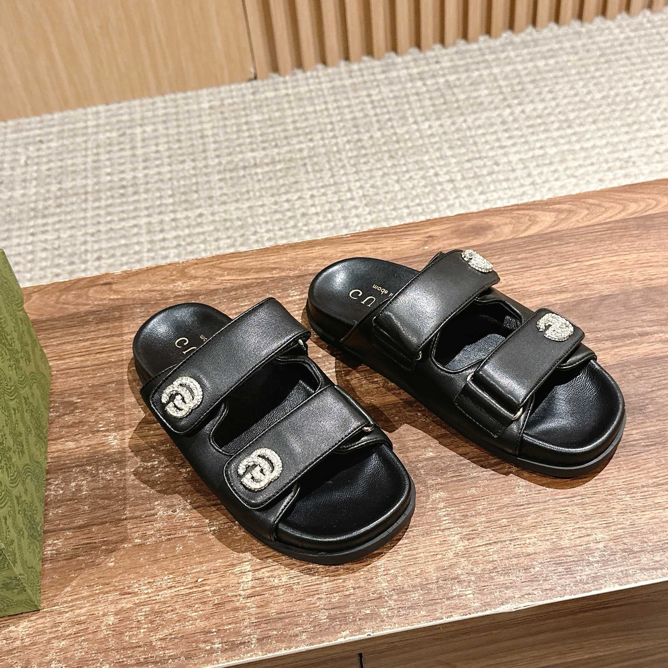 GUCCI 26S DOUBLE-STRAP SANDALS IN BLACK CALFSKIN