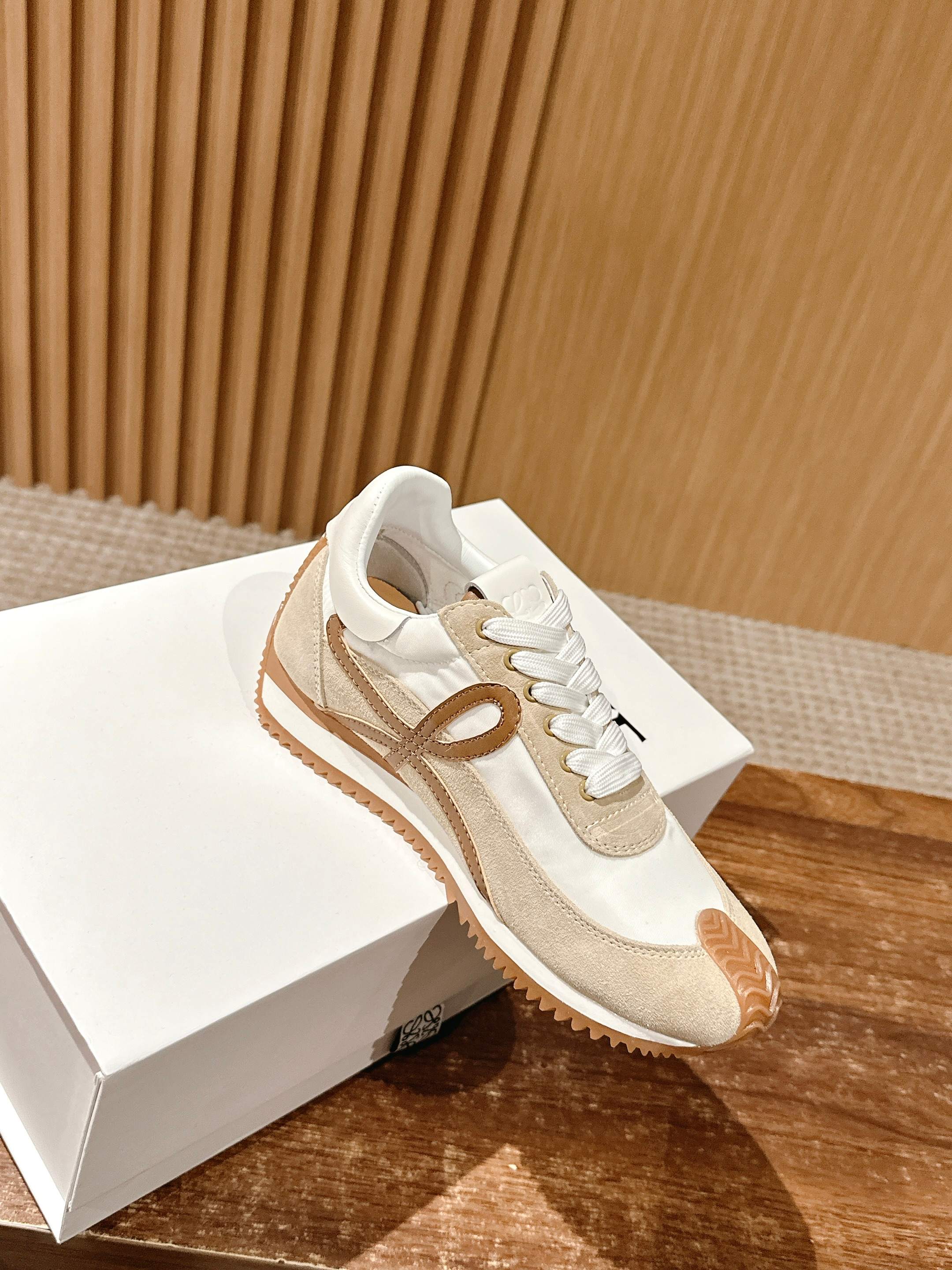 FLOW RUNNER SNEAKER IN BROWN SUEDE AND SHEEPSKIN