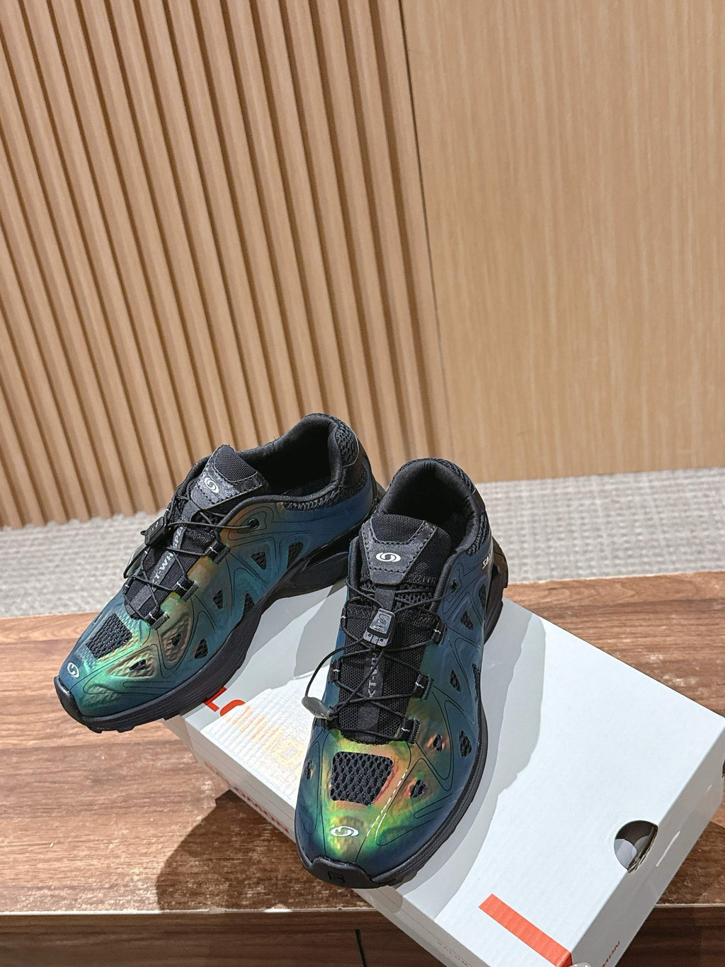 ALO 25S SALOMON XT WHISPER IN BLACK MESH FABRIC AND GREEN LAMBSKIN