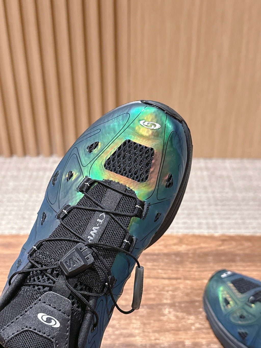 ALO 25S SALOMON XT WHISPER IN BLACK MESH FABRIC AND GREEN LAMBSKIN
