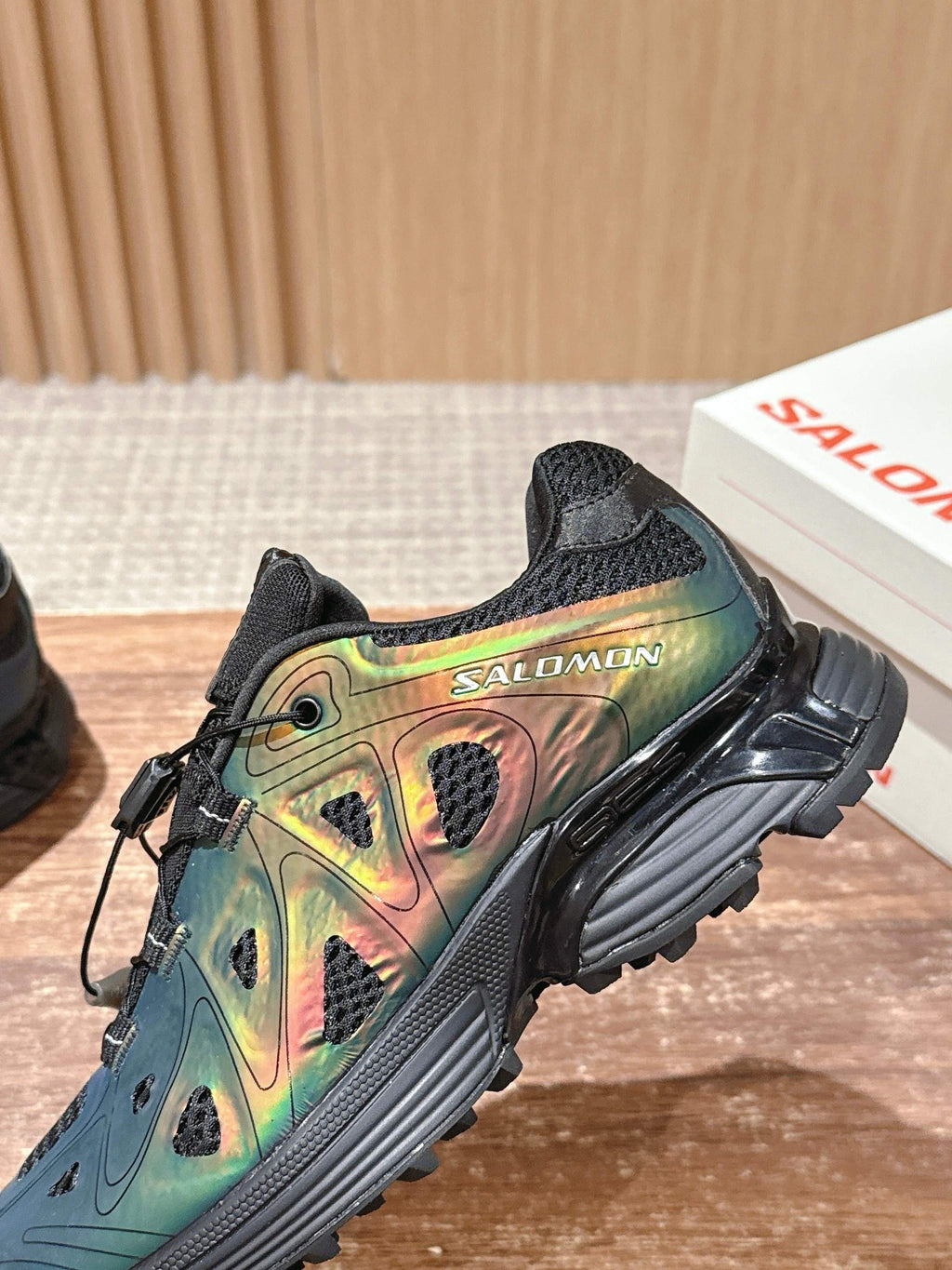 ALO 25S SALOMON XT WHISPER IN BLACK MESH FABRIC AND GREEN LAMBSKIN