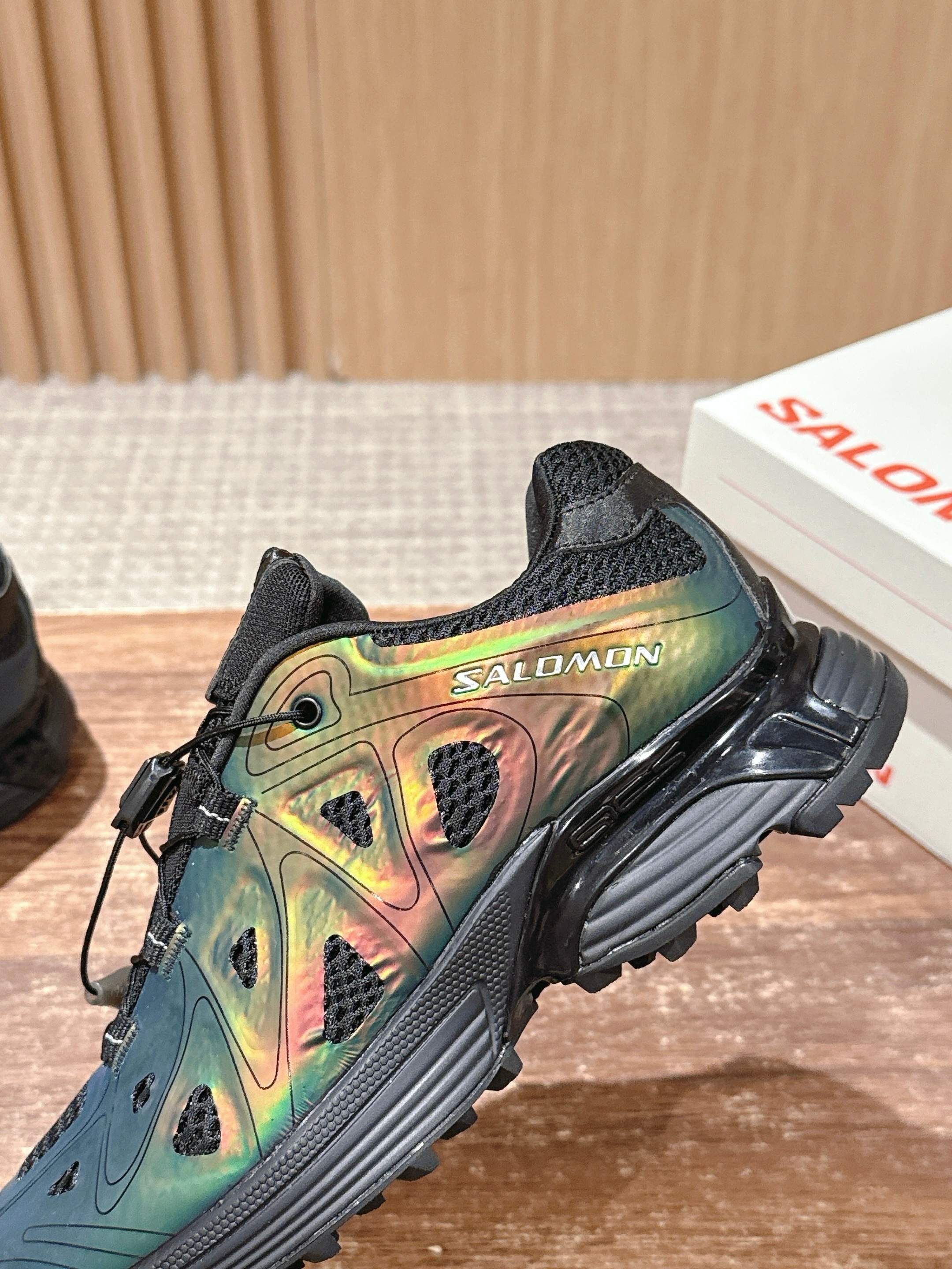 ALO 25S SALOMON XT WHISPER IN BLACK MESH FABRIC AND GREEN LAMBSKIN