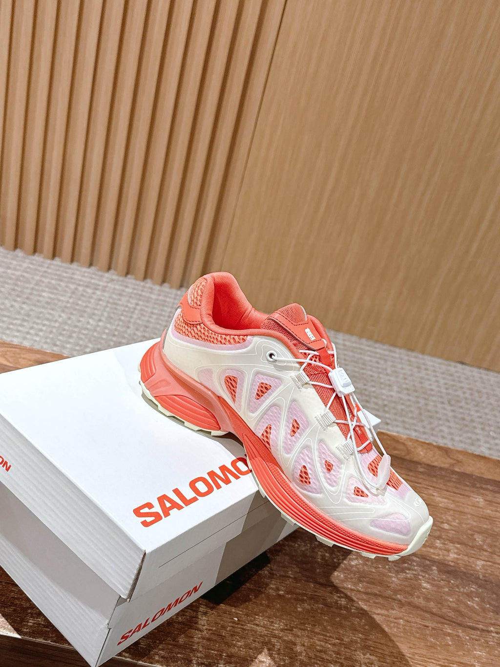 ALO 25S SALOMON XT WHISPER IN ORANGE MESH FABRIC AND WHITE LAMBSKIN