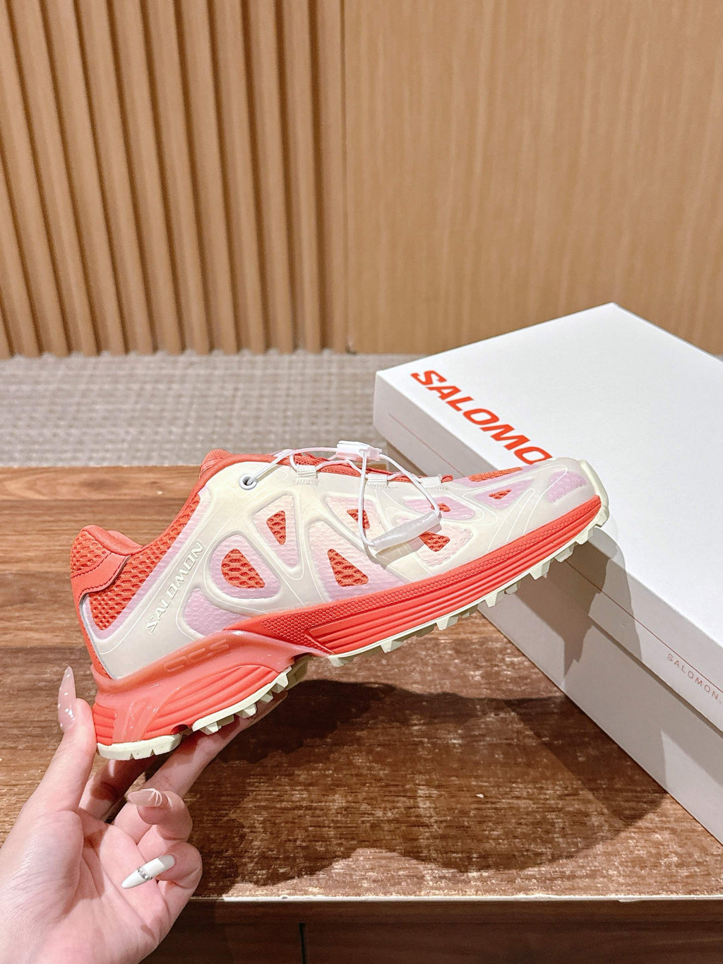 ALO 25S SALOMON XT WHISPER IN ORANGE MESH FABRIC AND WHITE LAMBSKIN