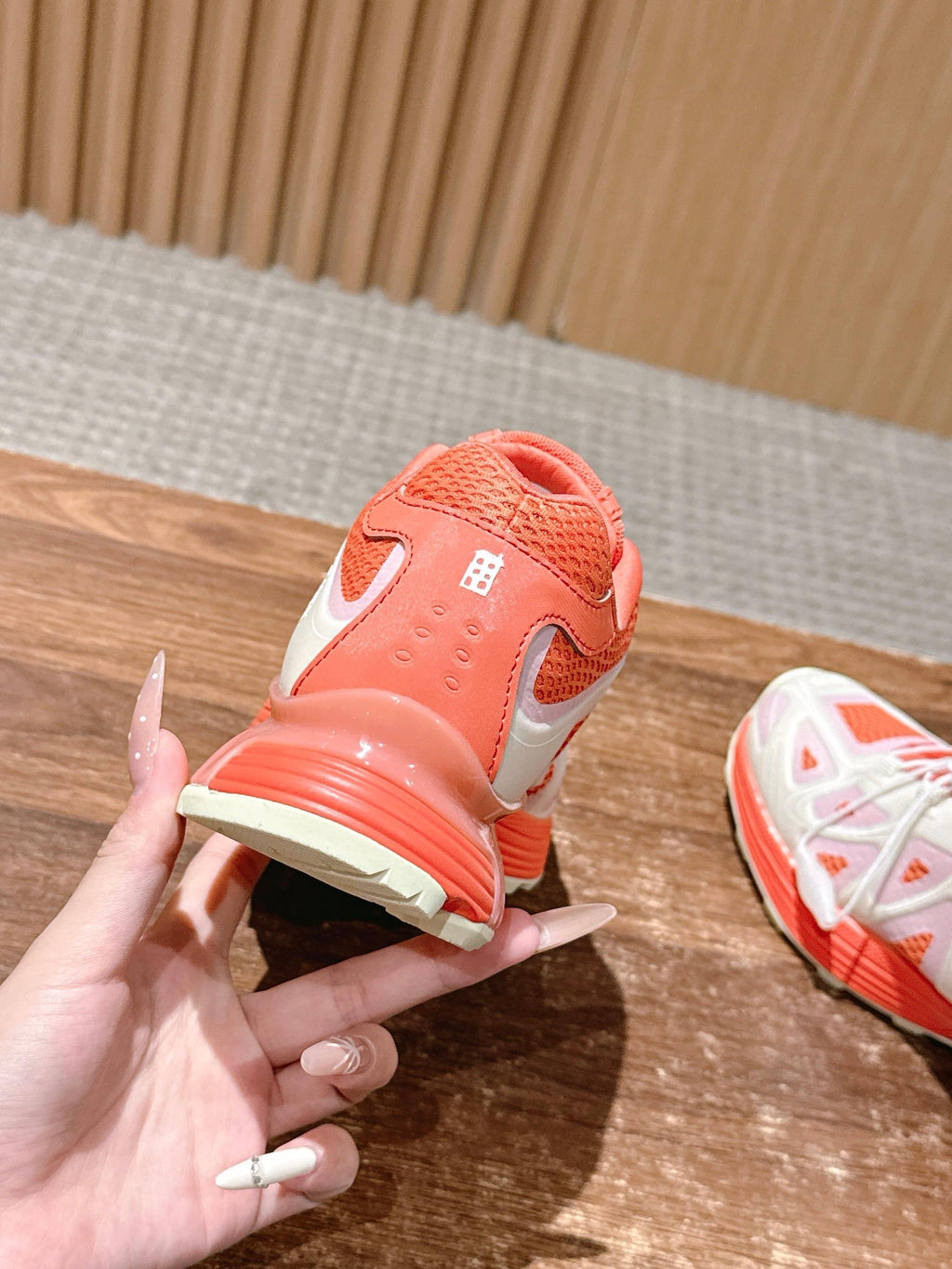 ALO 25S SALOMON XT WHISPER IN ORANGE MESH FABRIC AND WHITE LAMBSKIN