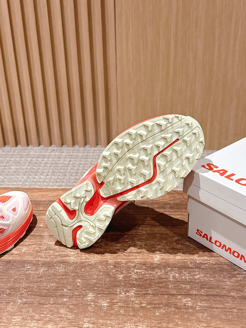 ALO 25S SALOMON XT WHISPER IN ORANGE MESH FABRIC AND WHITE LAMBSKIN