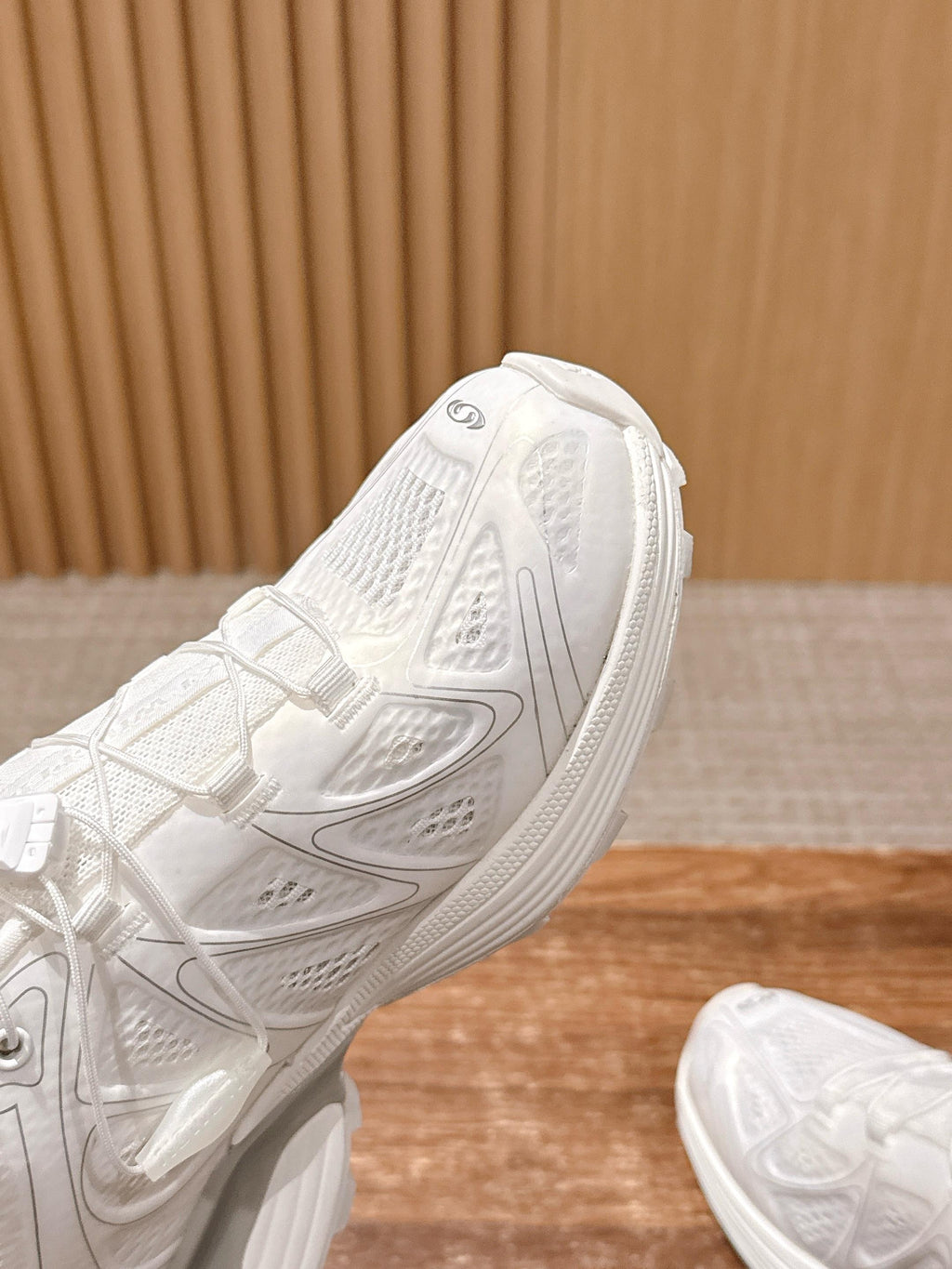 ALO 25S SALOMON XT WHISPER IN WHITE MESH FABRIC AND LAMBSKIN