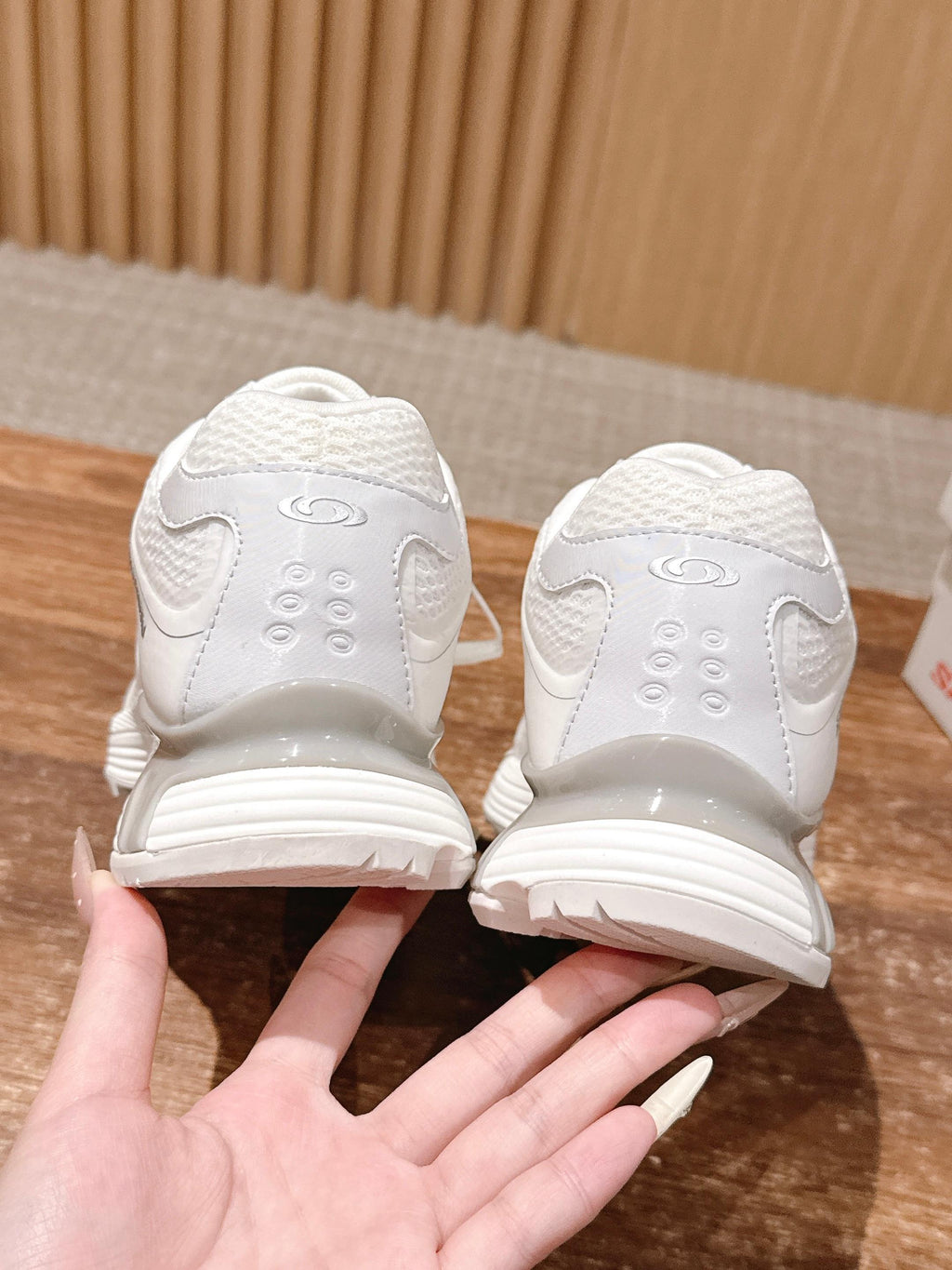 ALO 25S SALOMON XT WHISPER IN WHITE MESH FABRIC AND LAMBSKIN