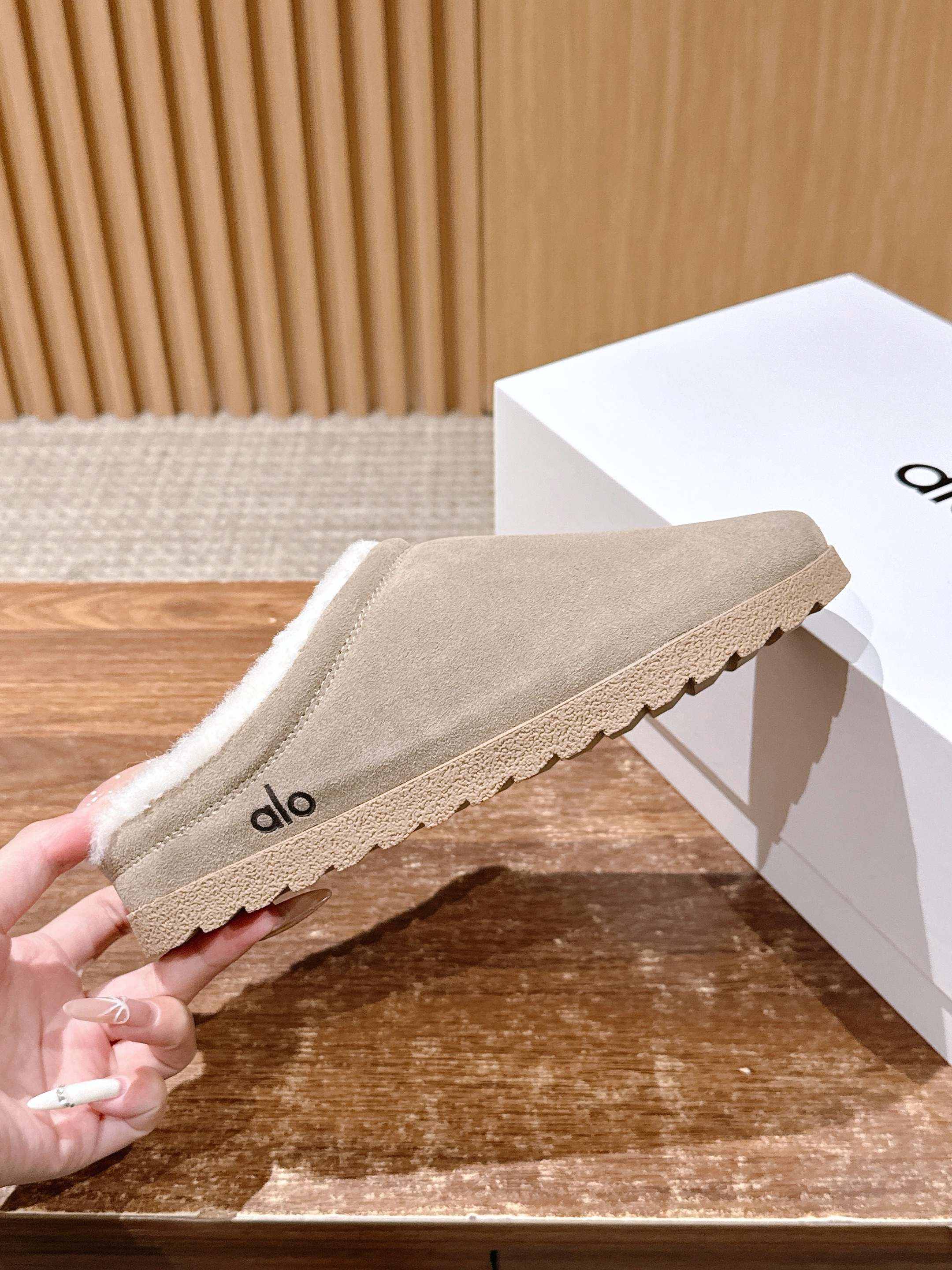 ALO 25S BIRKENSTOCK CLOGS IN LIGHT GREY SUEDE AND WHITE WOOL