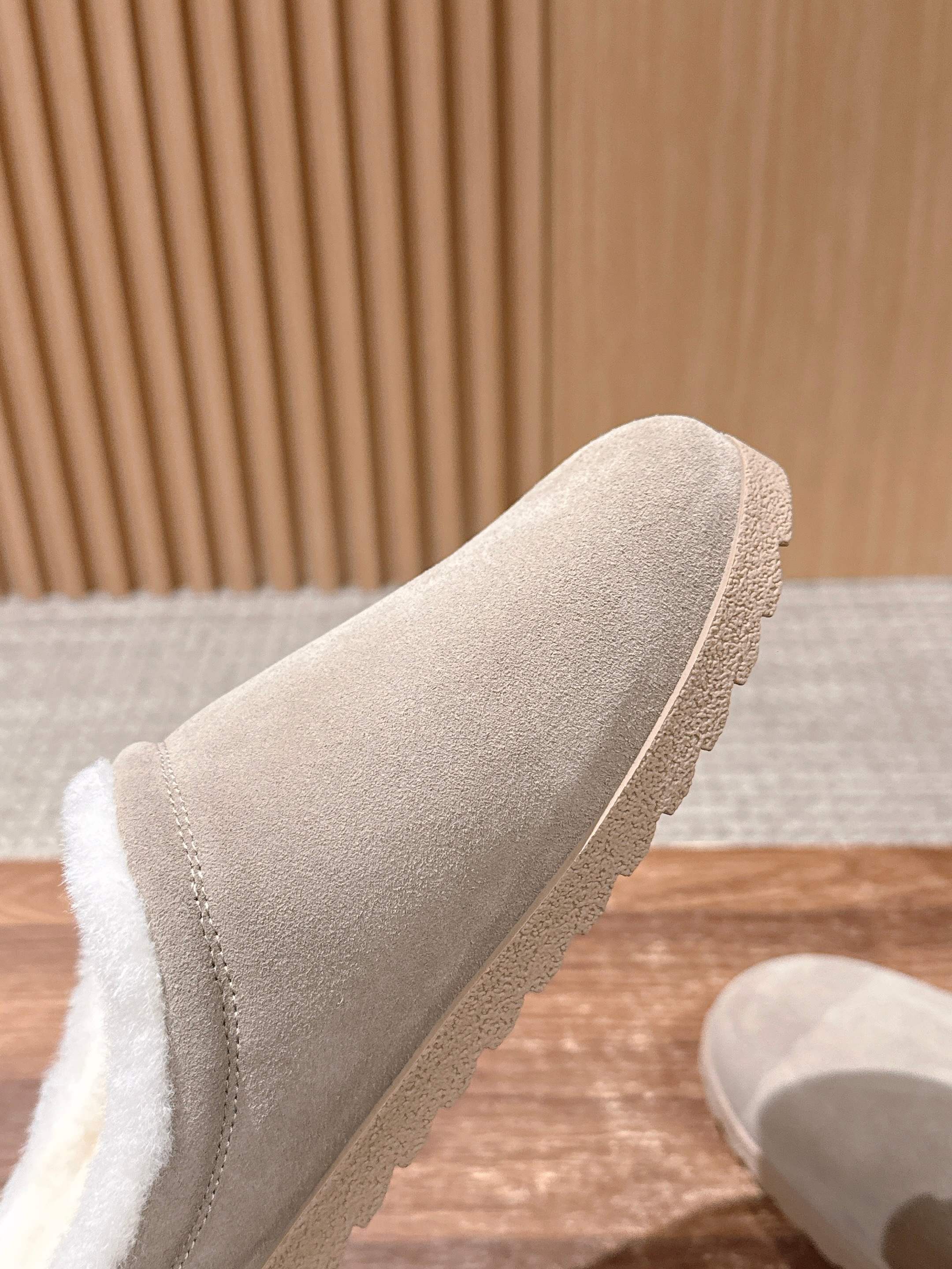 ALO 25S BIRKENSTOCK CLOGS IN LIGHT GREY SUEDE AND WHITE WOOL