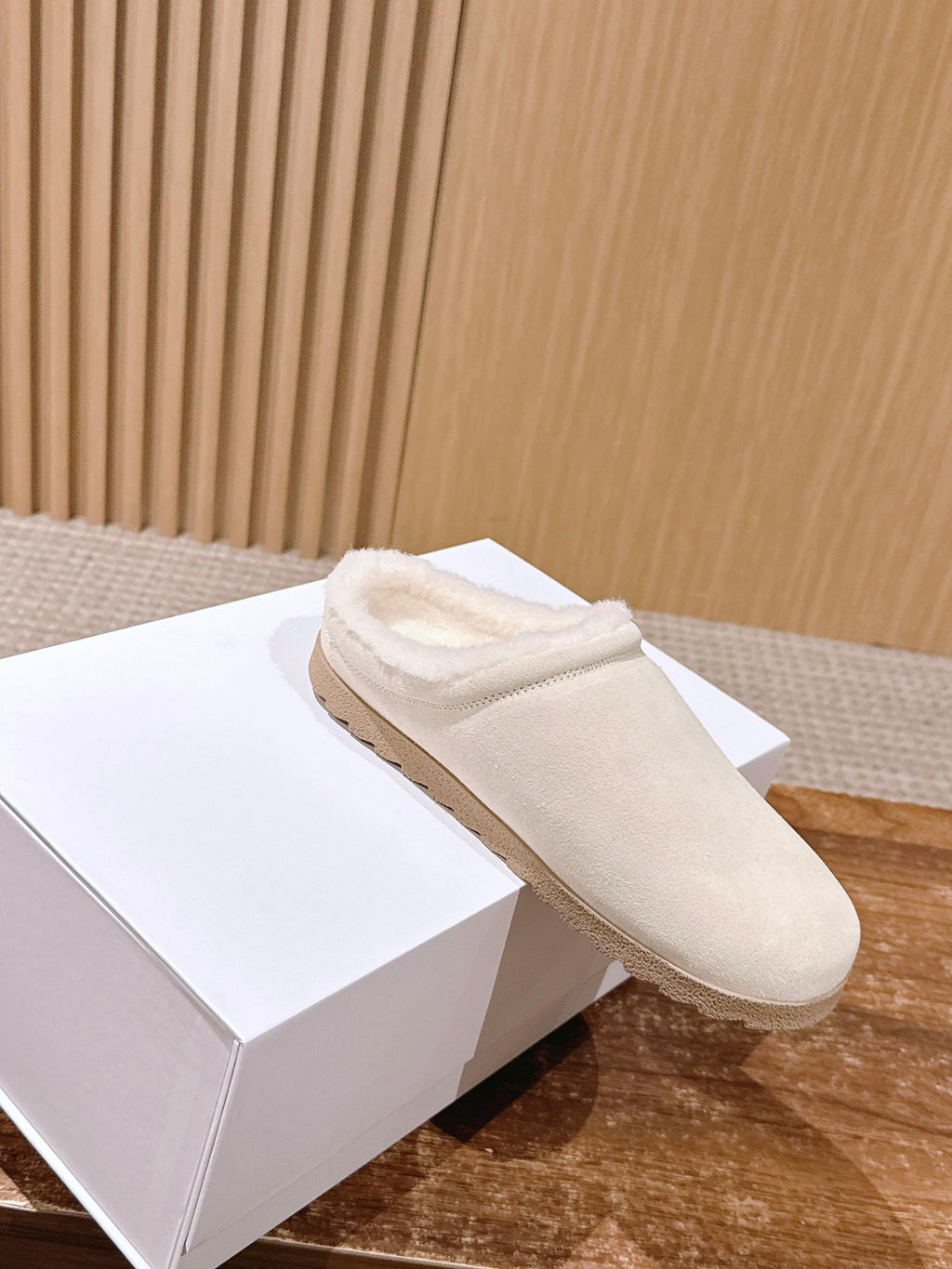 ALO 25S BIRKENSTOCK CLOGS IN CREAM WHITE SUEDE