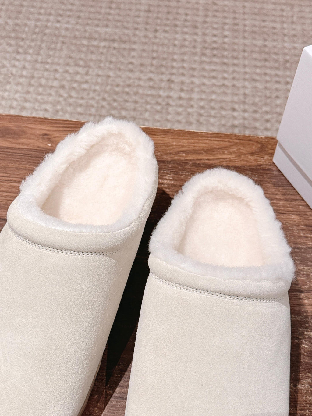 ALO 25S BIRKENSTOCK CLOGS IN CREAM WHITE SUEDE