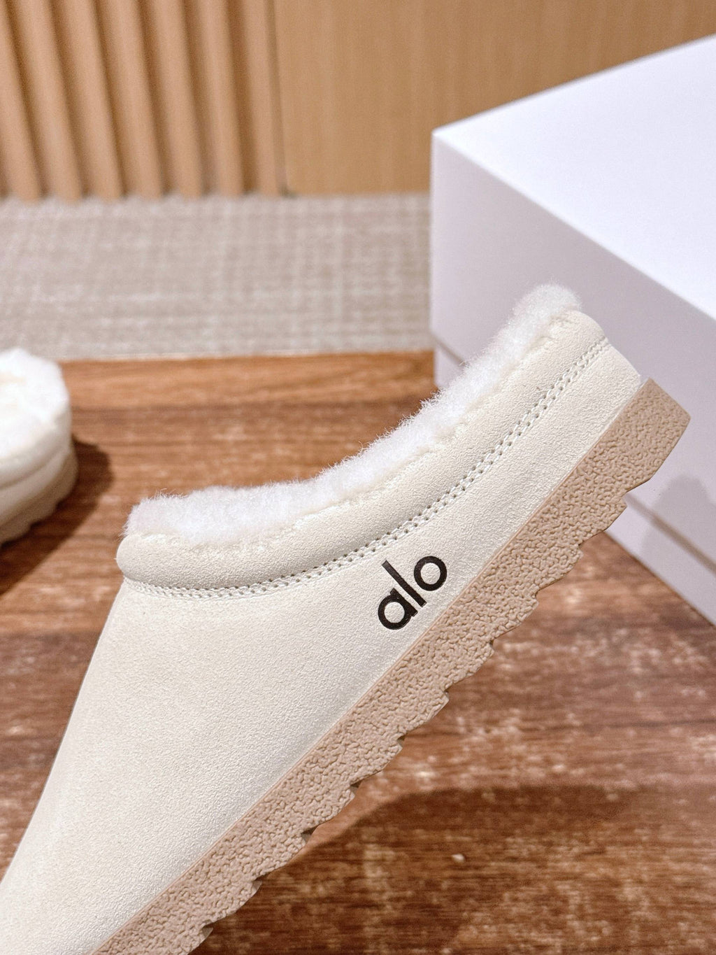 ALO 25S BIRKENSTOCK CLOGS IN CREAM WHITE SUEDE