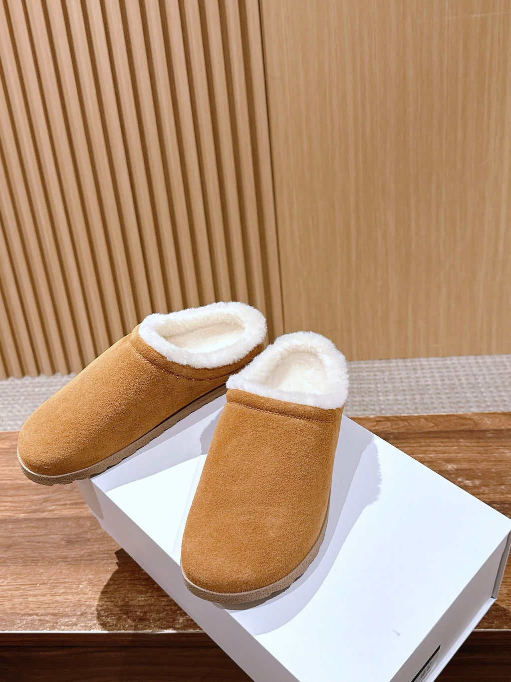 ALO 25S BIRKENSTOCK CLOGS IN LIGHT BROWN SUEDE