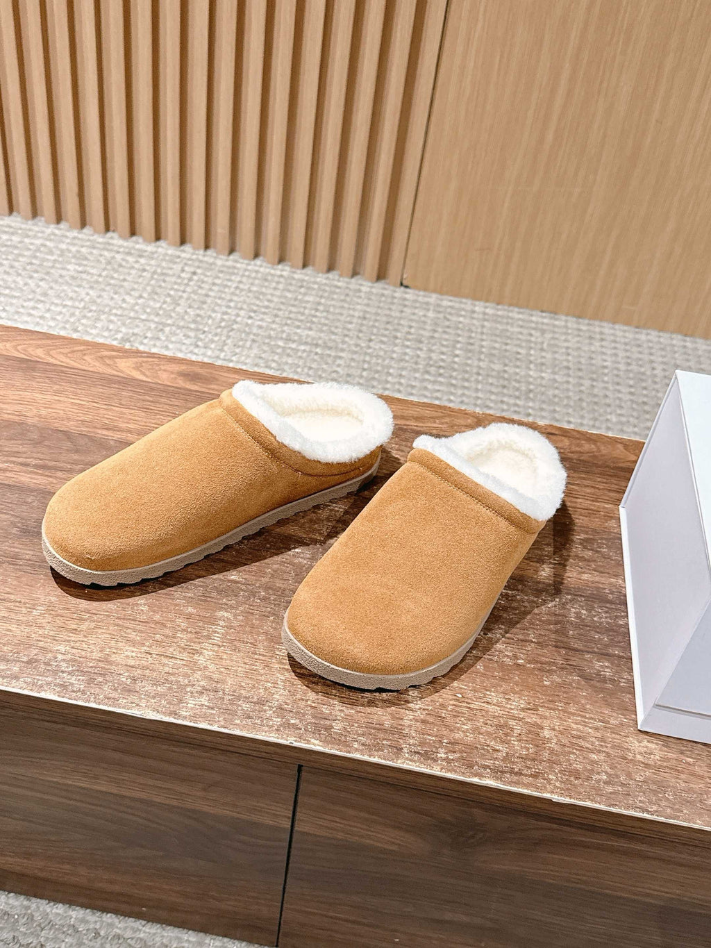 ALO 25S BIRKENSTOCK CLOGS IN LIGHT BROWN SUEDE