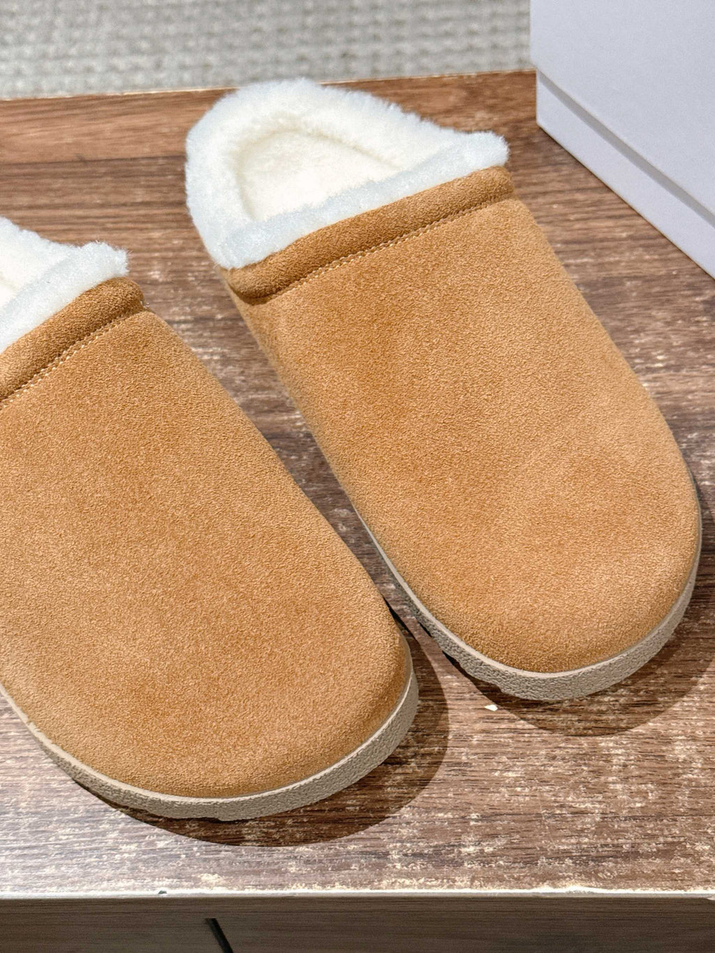 ALO 25S BIRKENSTOCK CLOGS IN LIGHT BROWN SUEDE