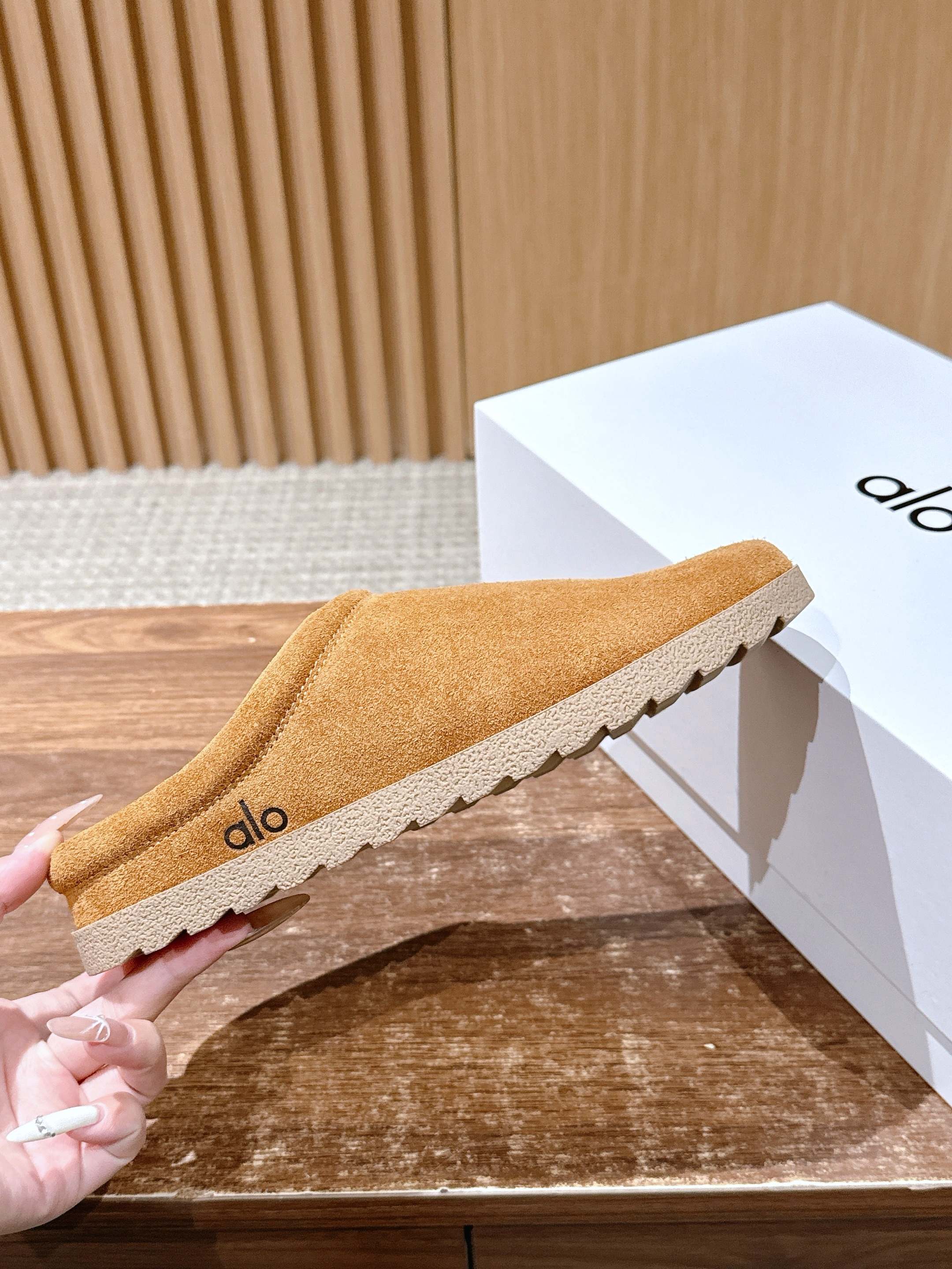 ALO 25S MULE IN LIGHT BROWN SUEDE