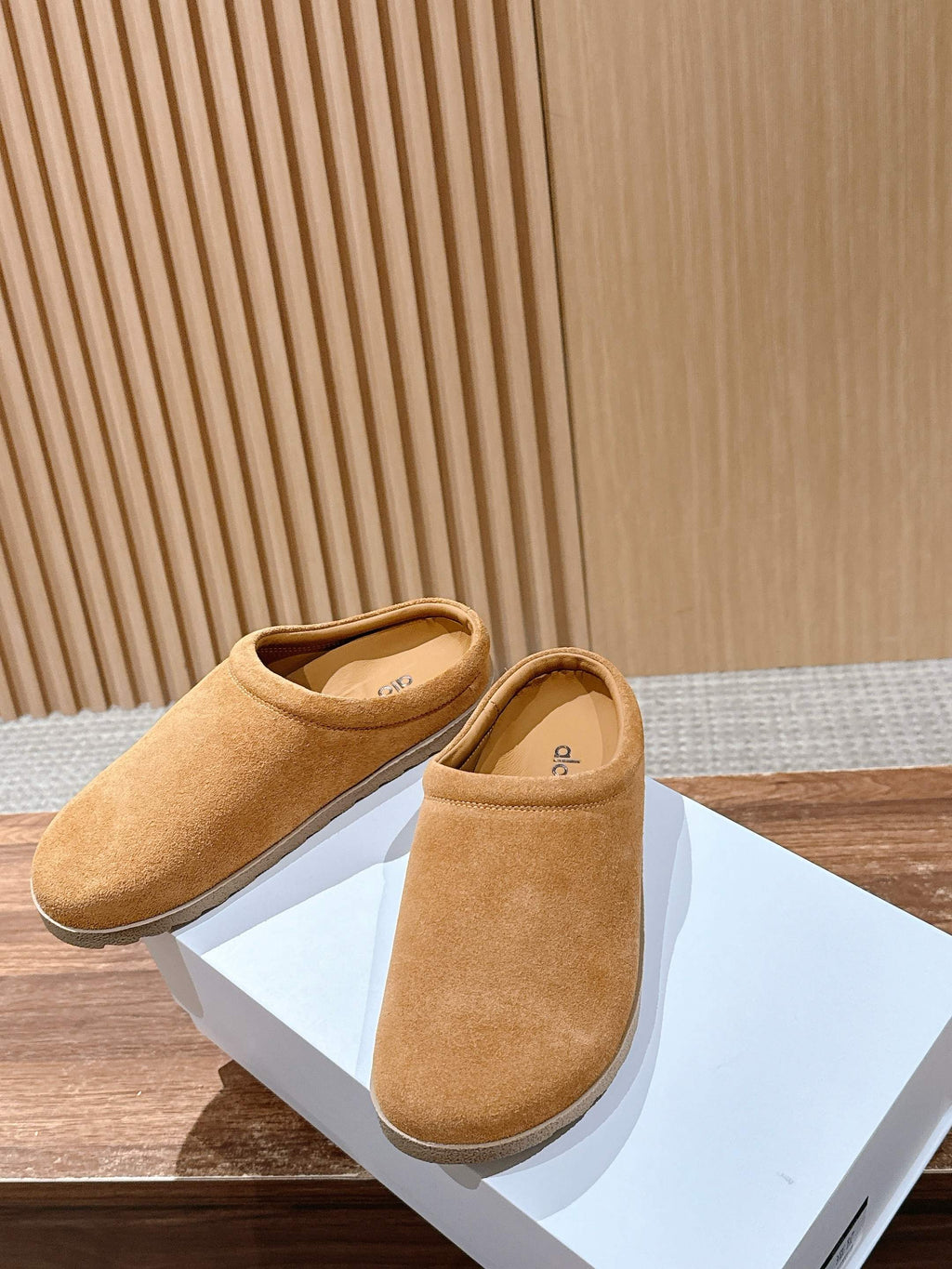 ALO 25S MULE IN LIGHT BROWN SUEDE