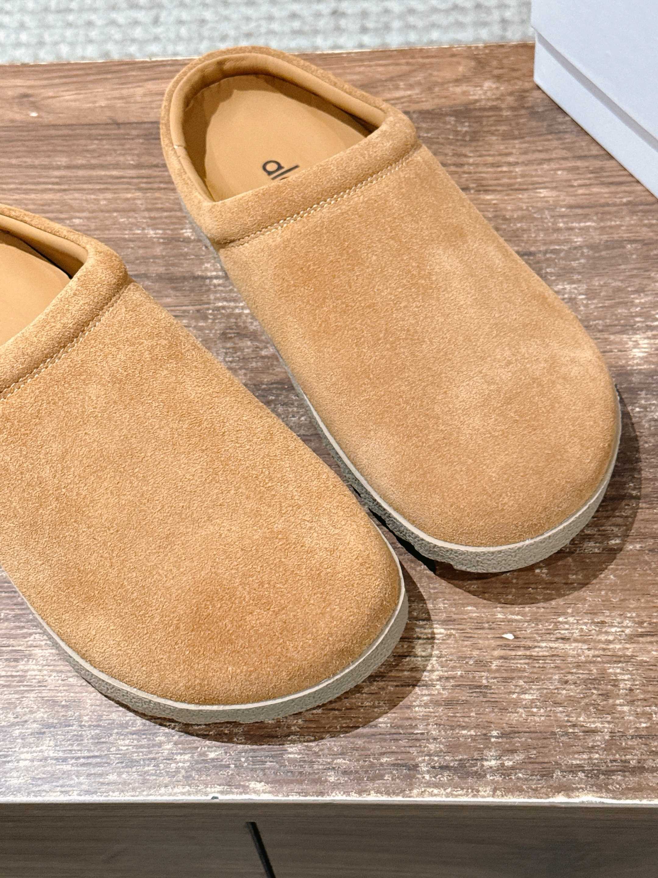 ALO 25S MULE IN LIGHT BROWN SUEDE