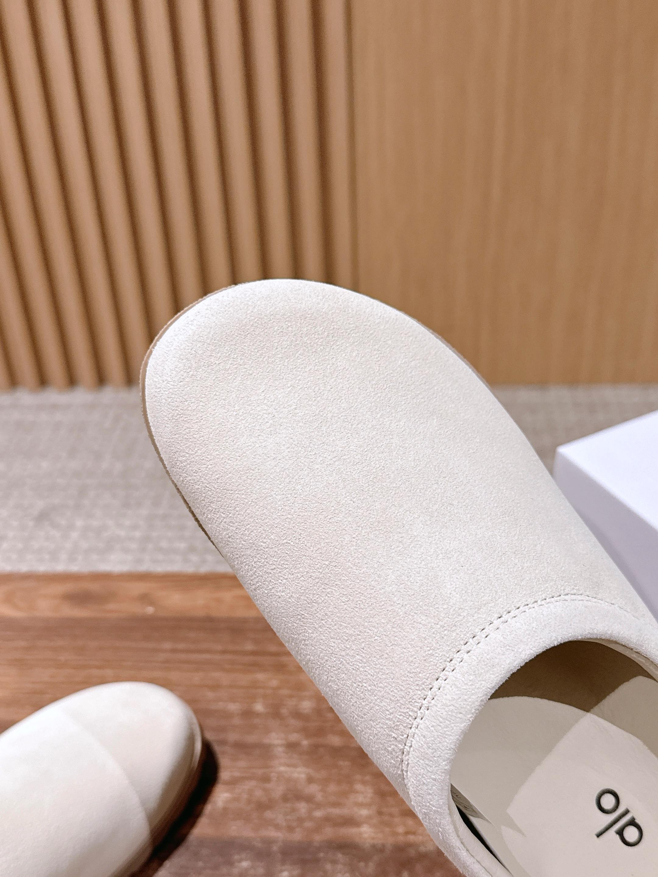 ALO 25S MULE IN CREAM WHITE SUEDE