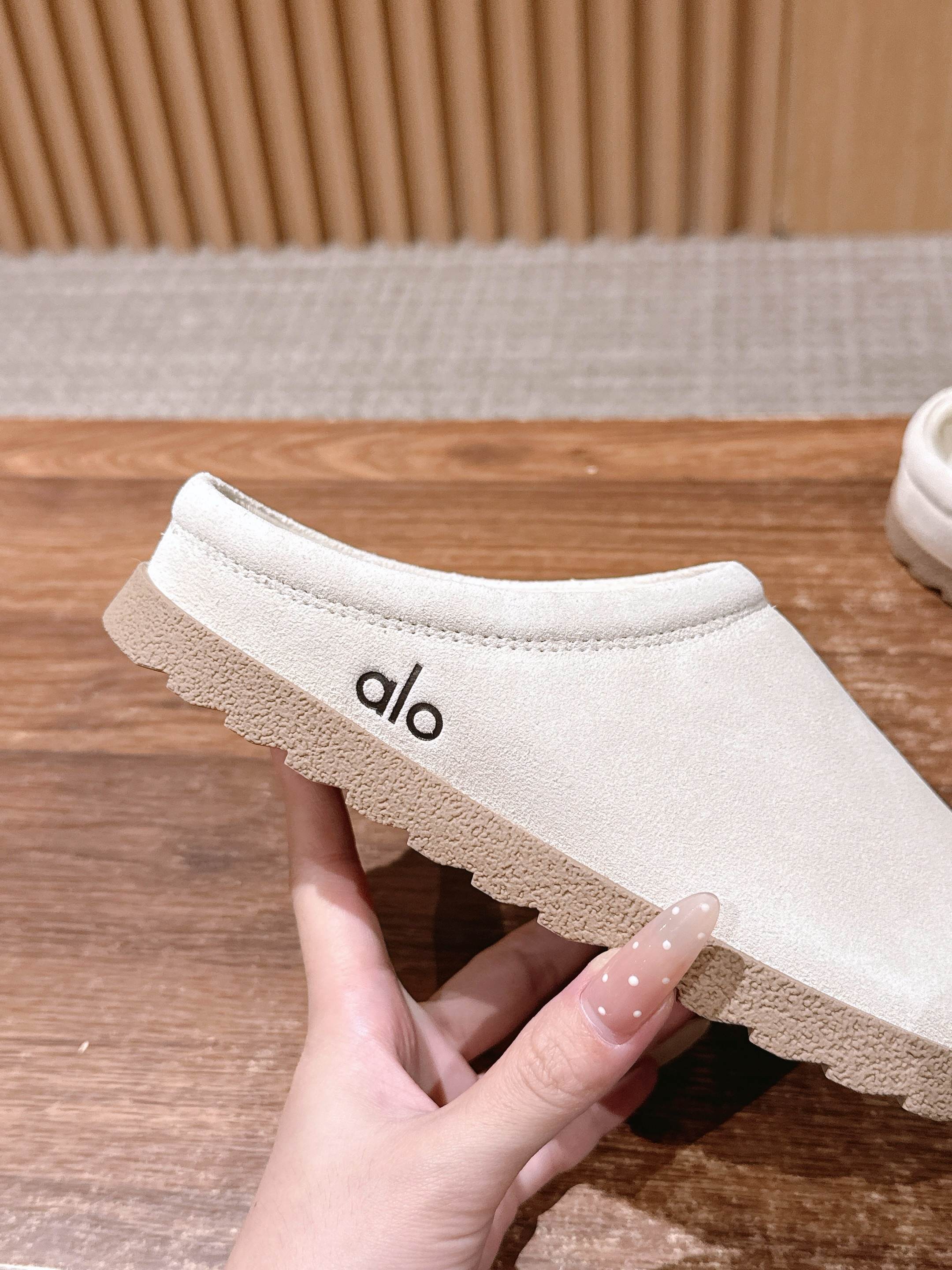 ALO 25S MULE IN CREAM WHITE SUEDE
