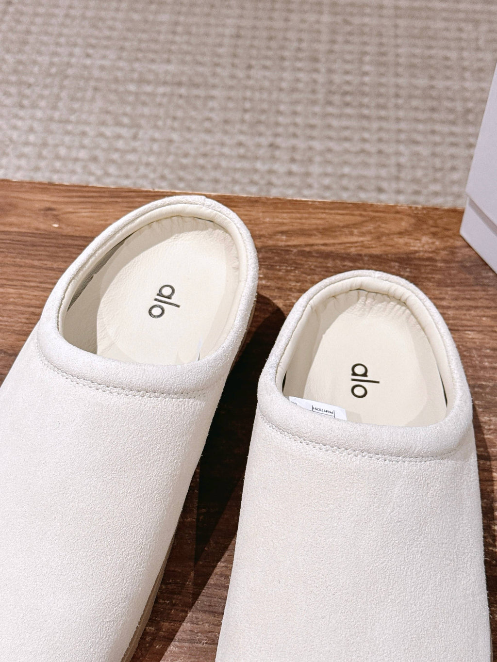 ALO 25S MULE IN CREAM WHITE SUEDE