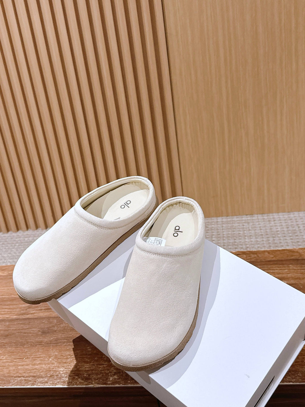 ALO 25S MULE IN CREAM WHITE SUEDE
