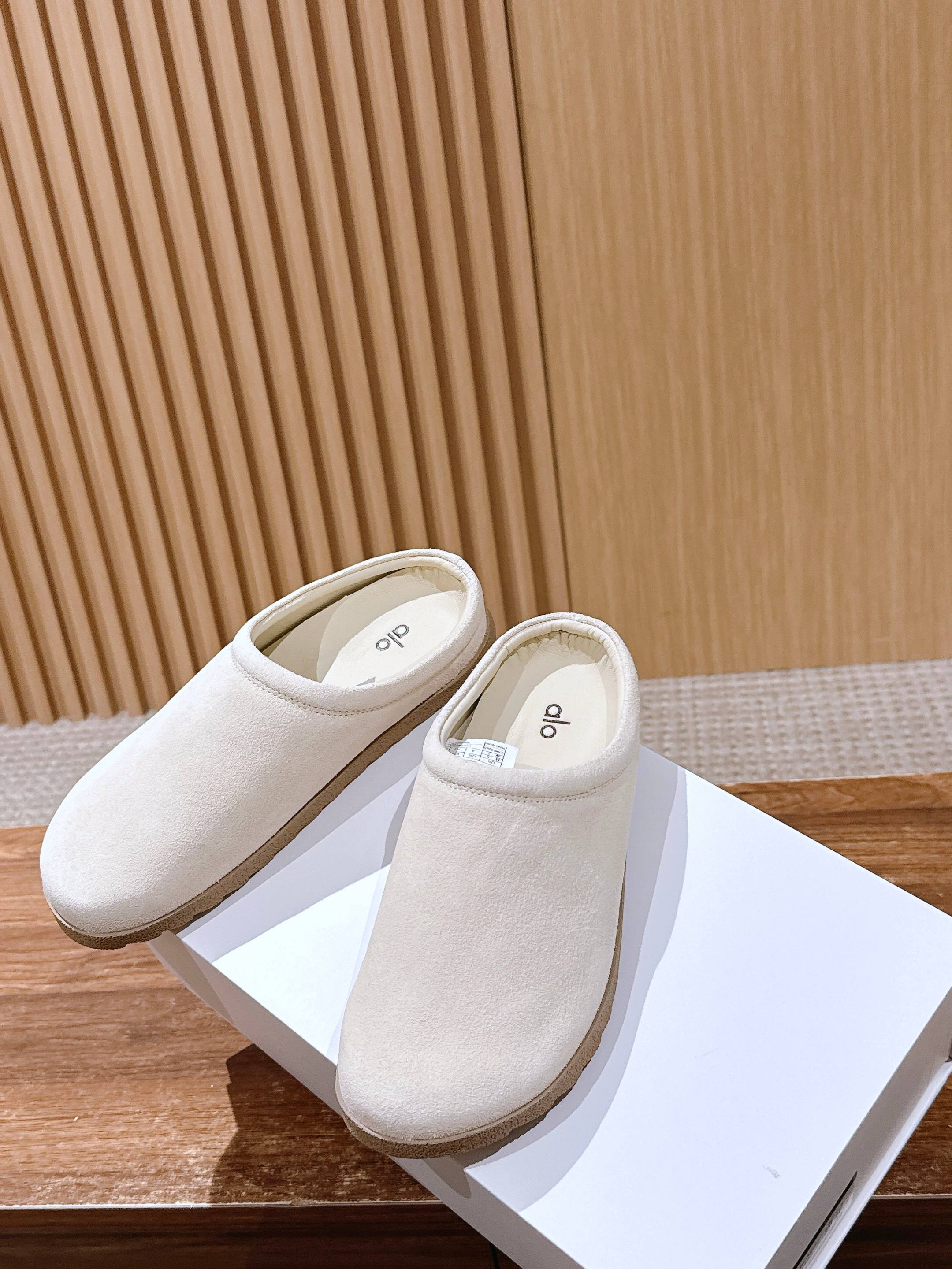 ALO 25S MULE IN CREAM WHITE SUEDE