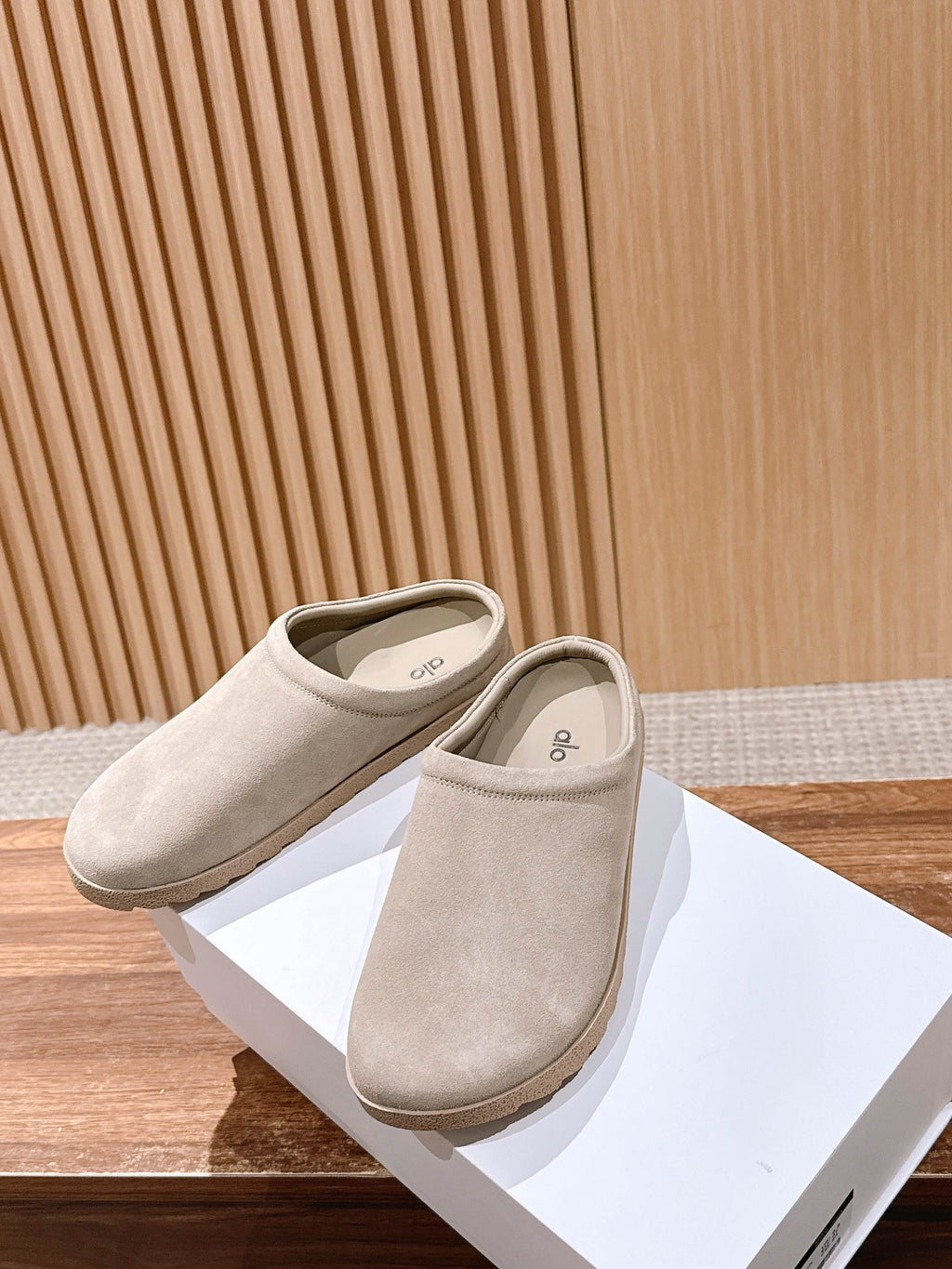 ALO 25S MULE IN SOFT BEIGE SUEDE
