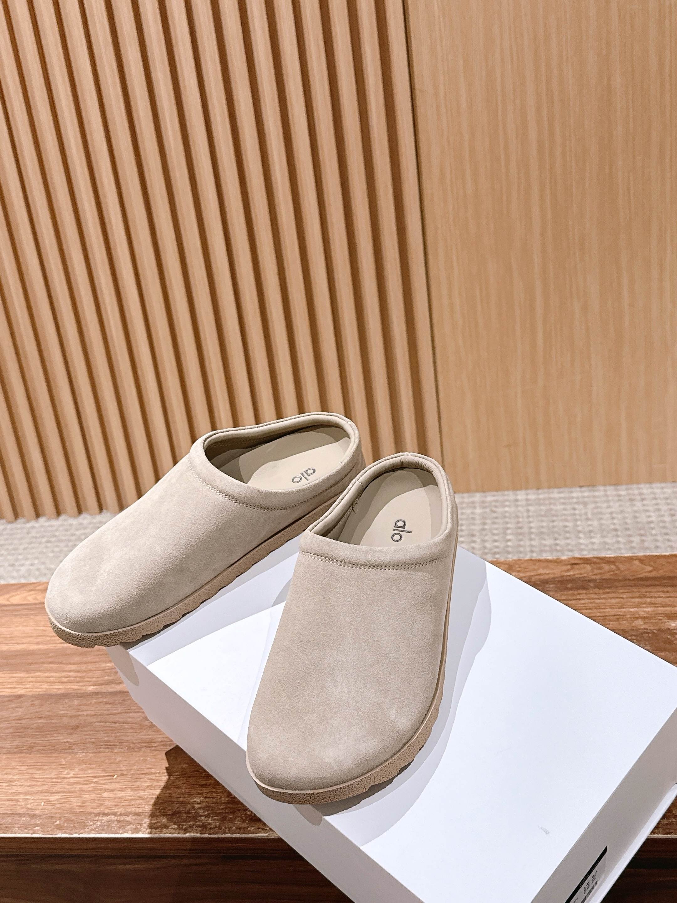 ALO 25S MULE IN SOFT BEIGE SUEDE