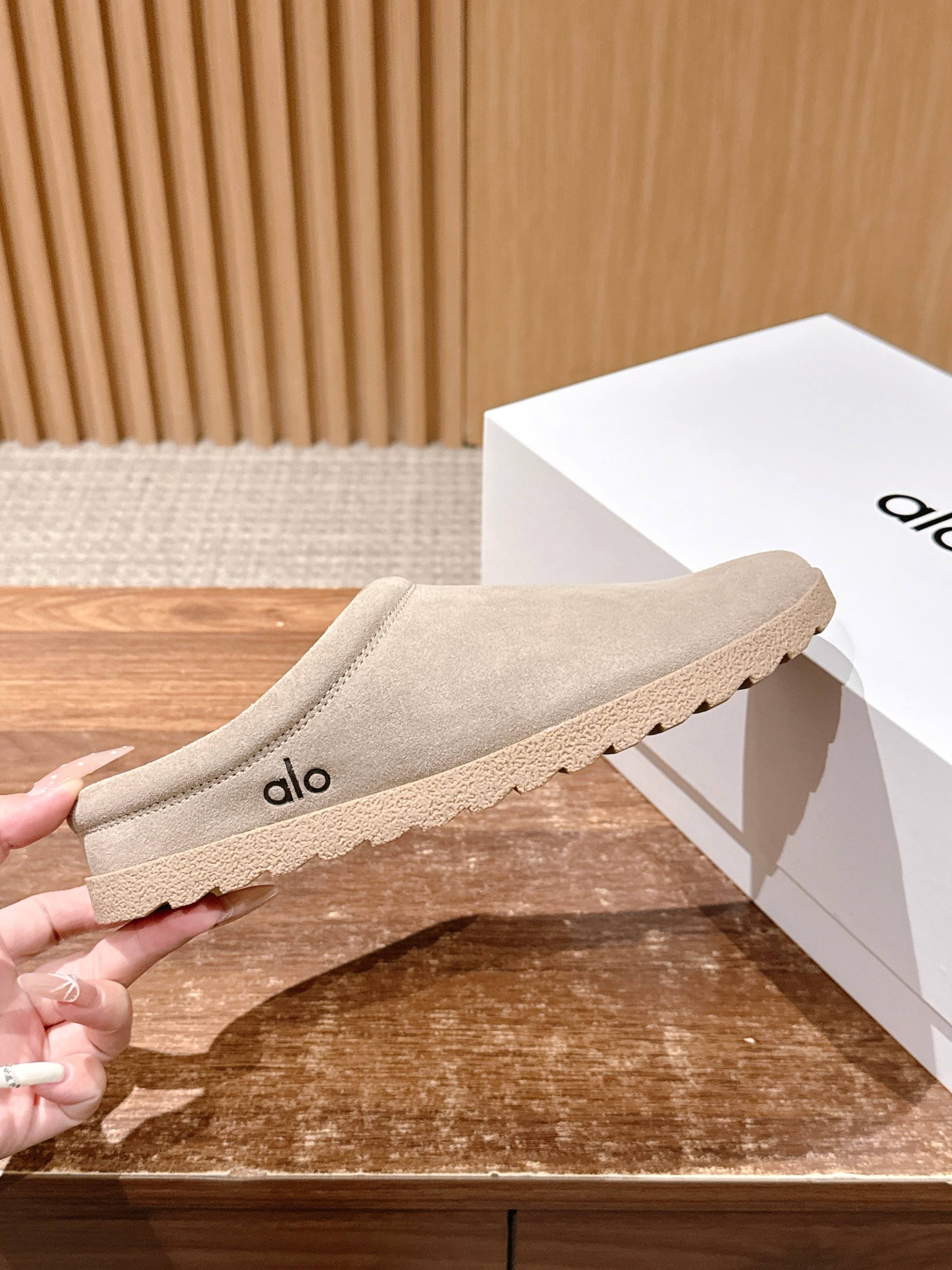 ALO 25S MULE IN SOFT BEIGE SUEDE