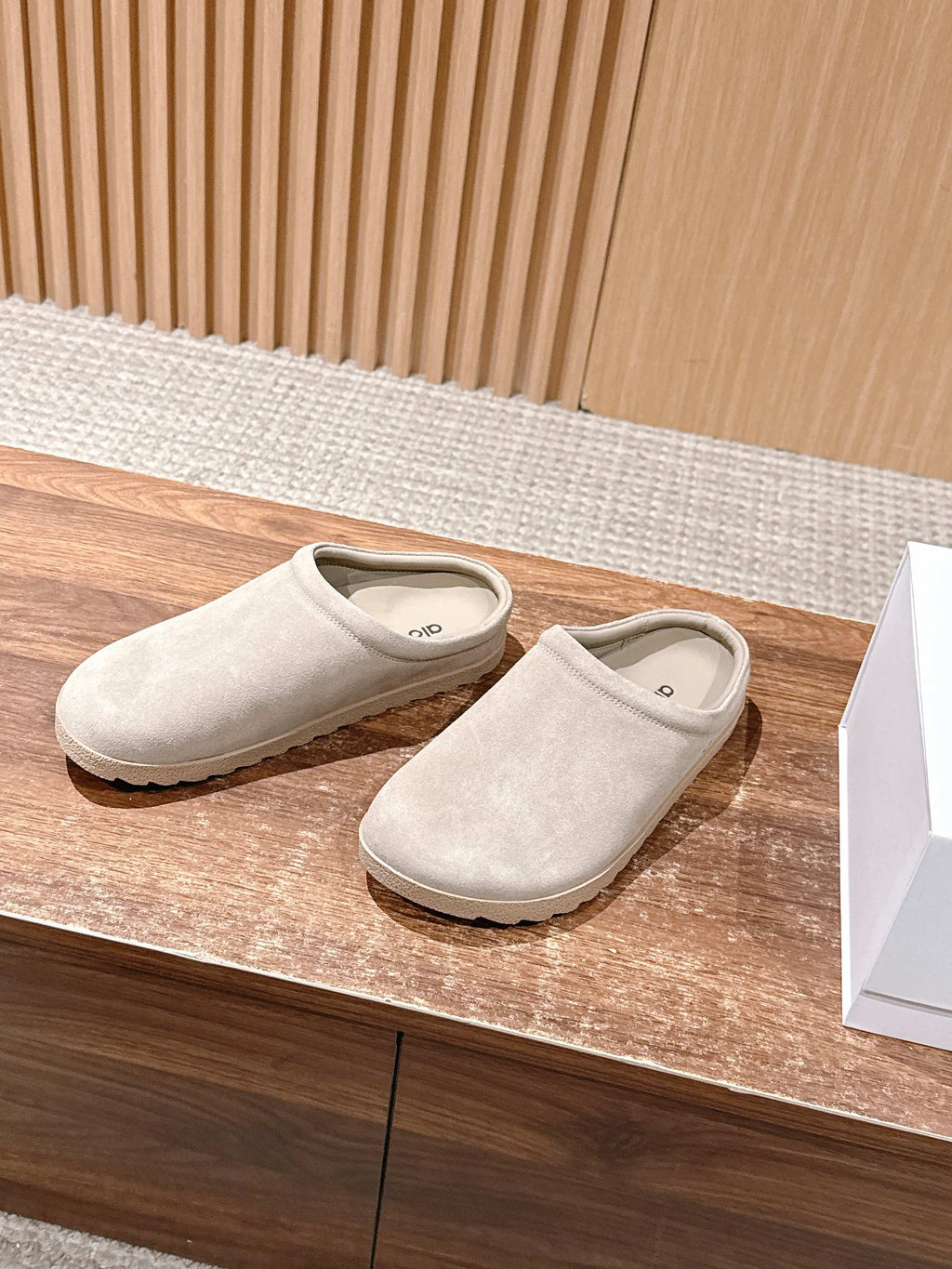 ALO 25S MULE IN SOFT BEIGE SUEDE