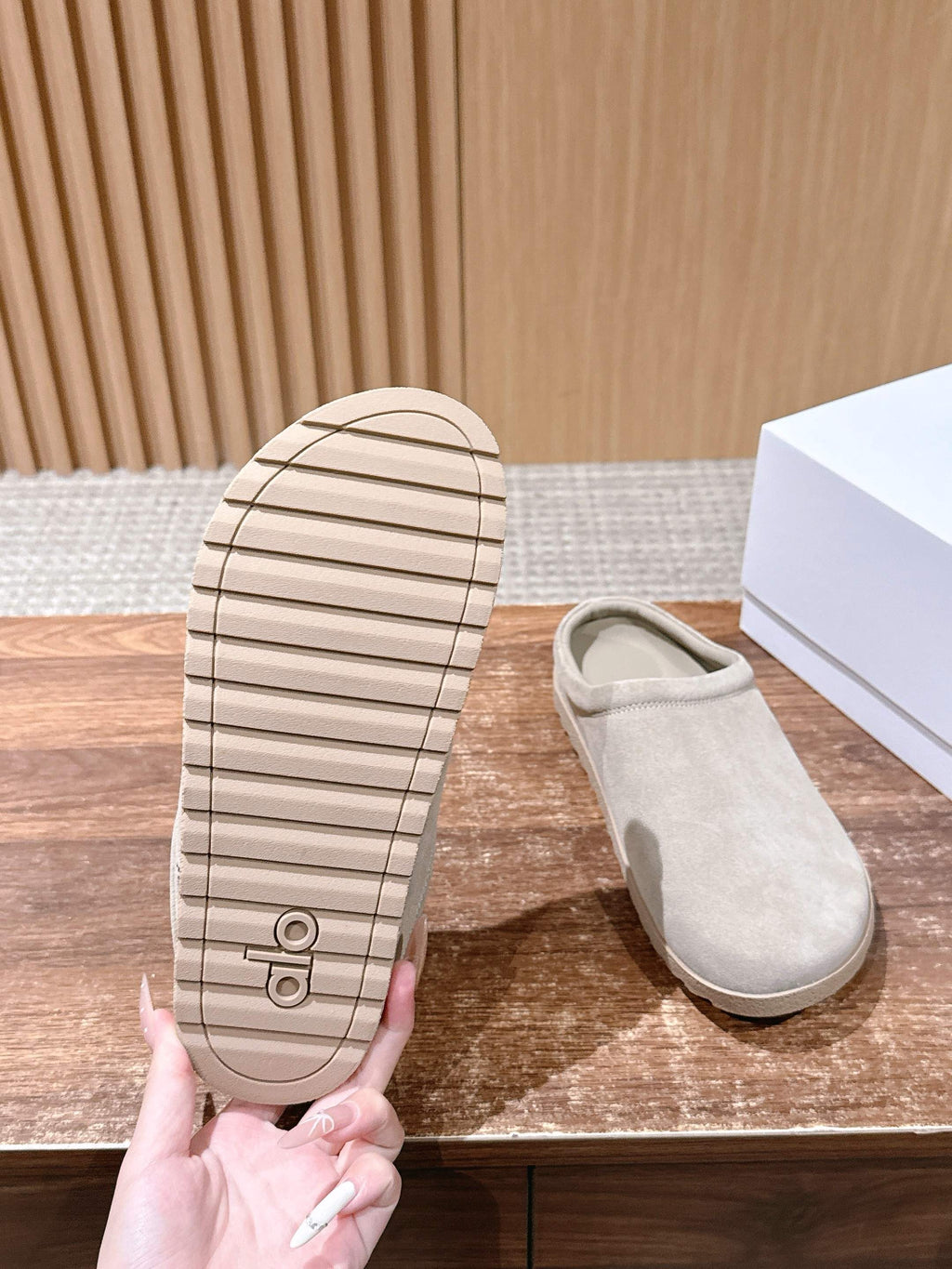 ALO 25S MULE IN SOFT BEIGE SUEDE