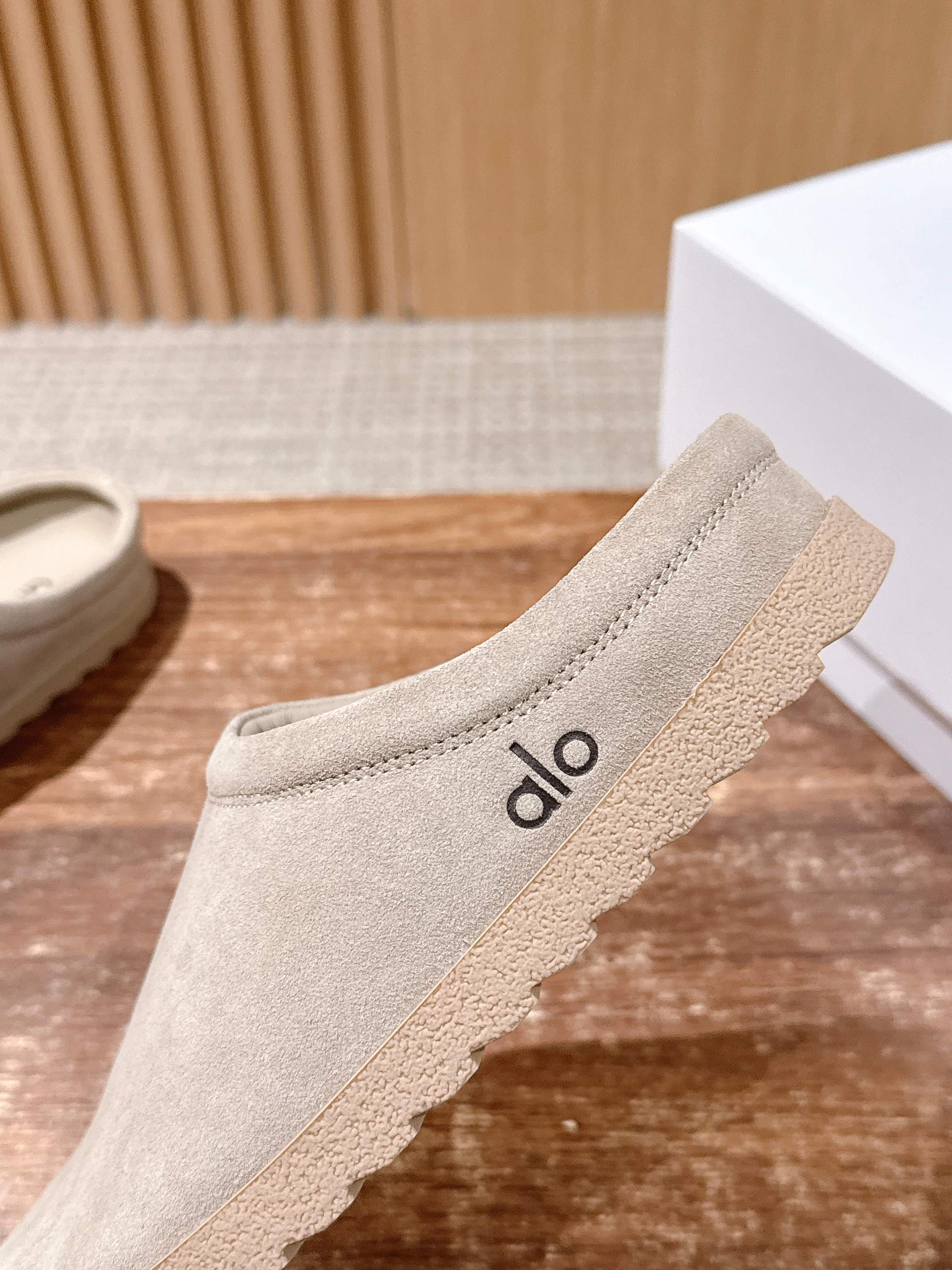ALO 25S MULE IN SOFT BEIGE SUEDE