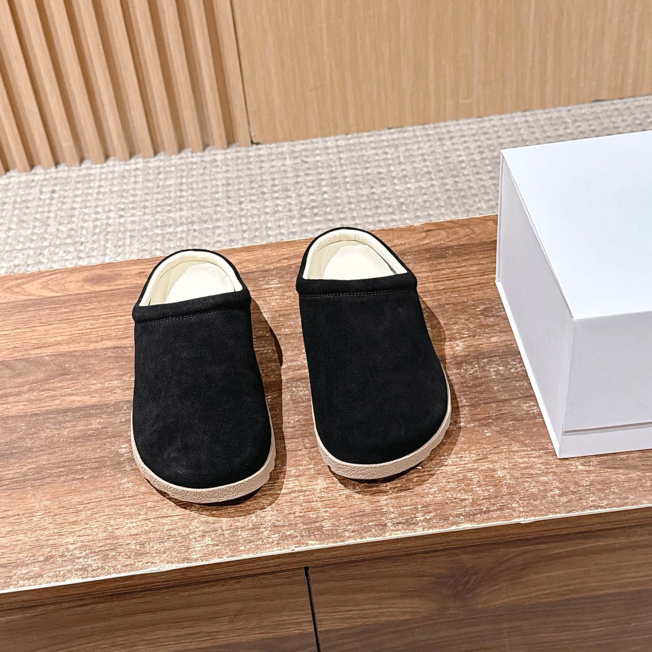 ALO 25S MULE IN BLACK SUEDE