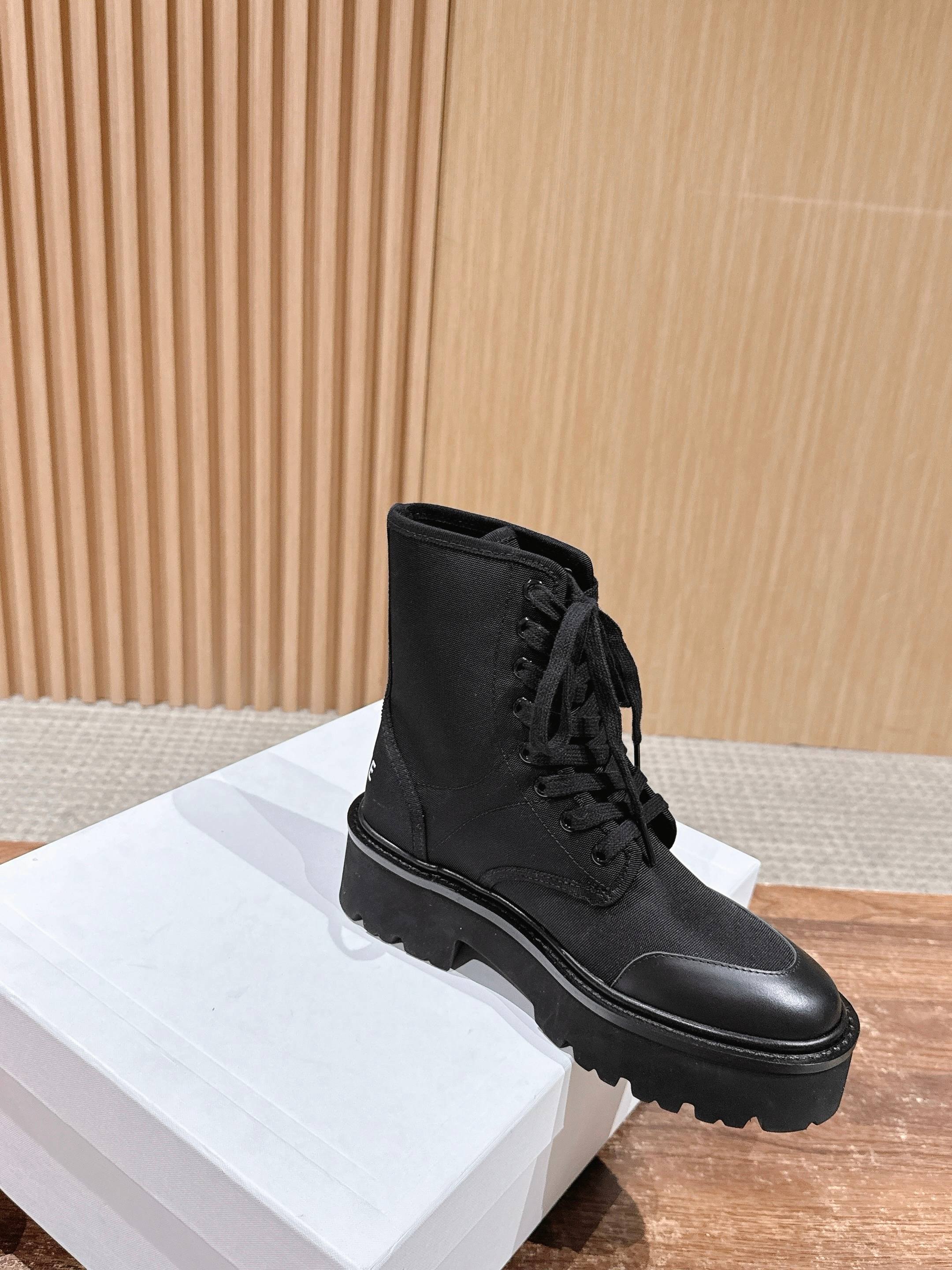 TRIOMPHE LACE-UP ANKLE BOOT IN BLACK CANVAS