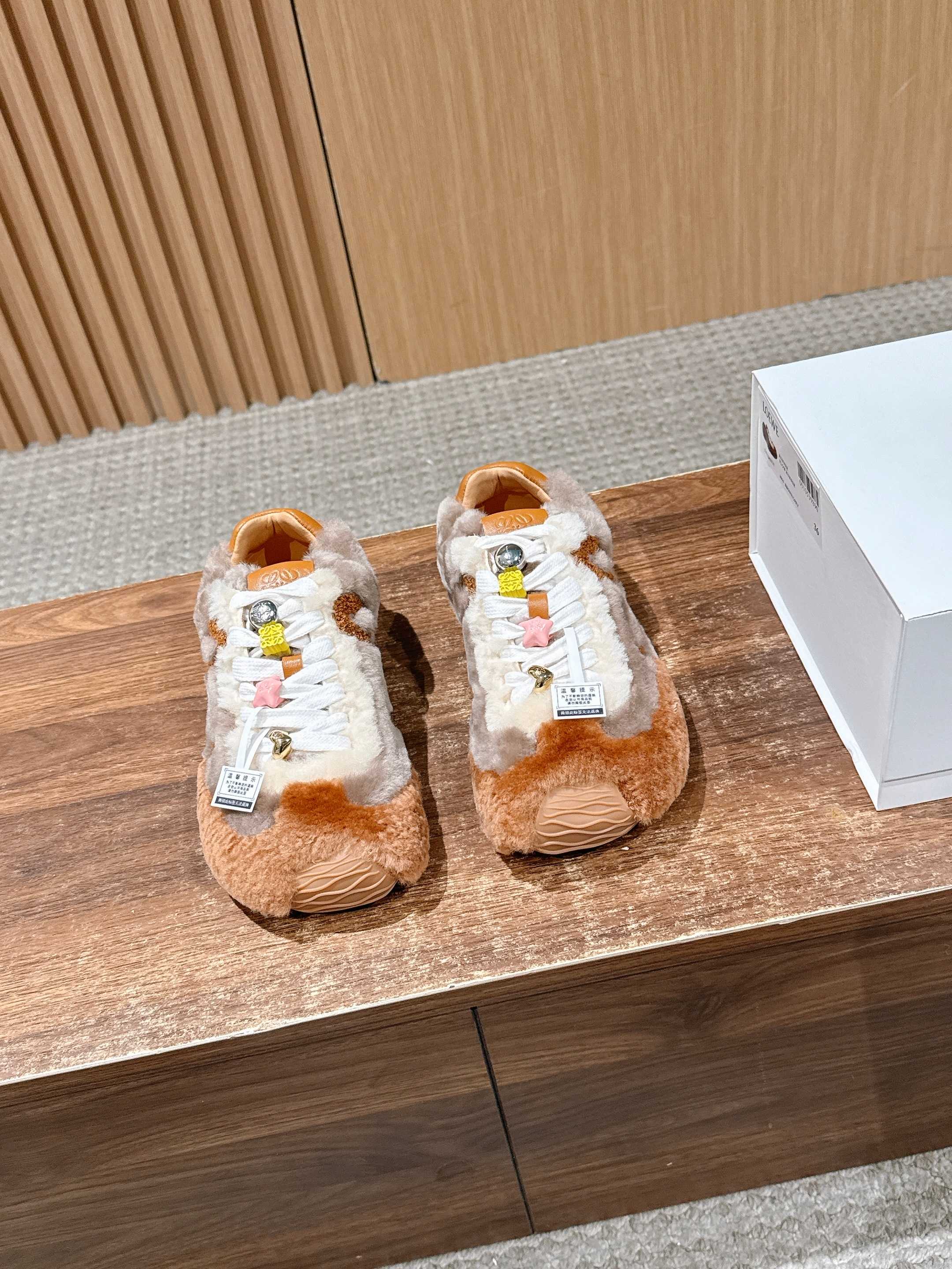 LOEWE 26S BALLET RUNNER 2.0 IN BROWN SHEARLING