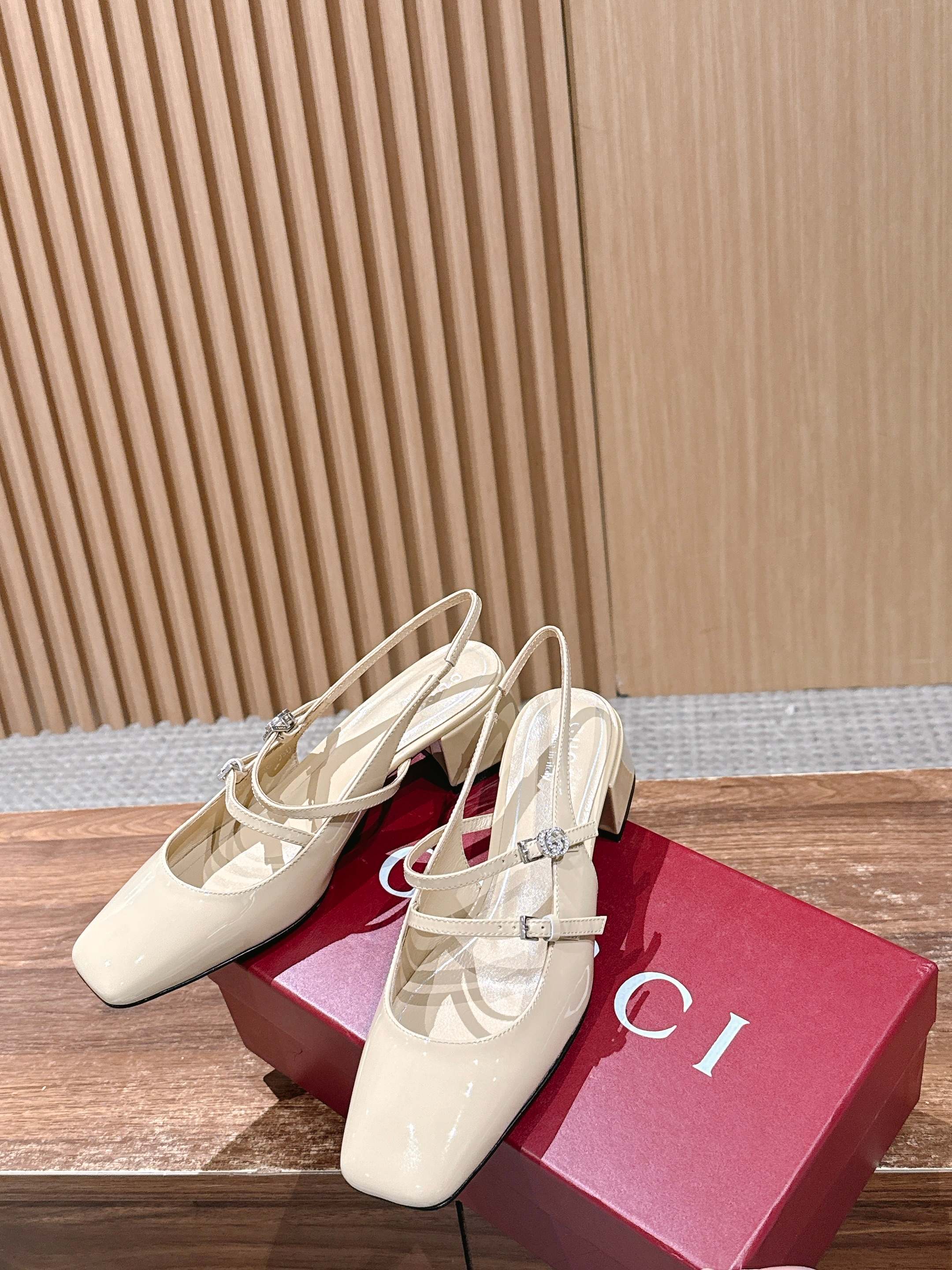 GUCCI 26S BLOCK-HEEL SLINGBACK PUMPS 45 MM IN CREAM BEIGE CALFSKIN