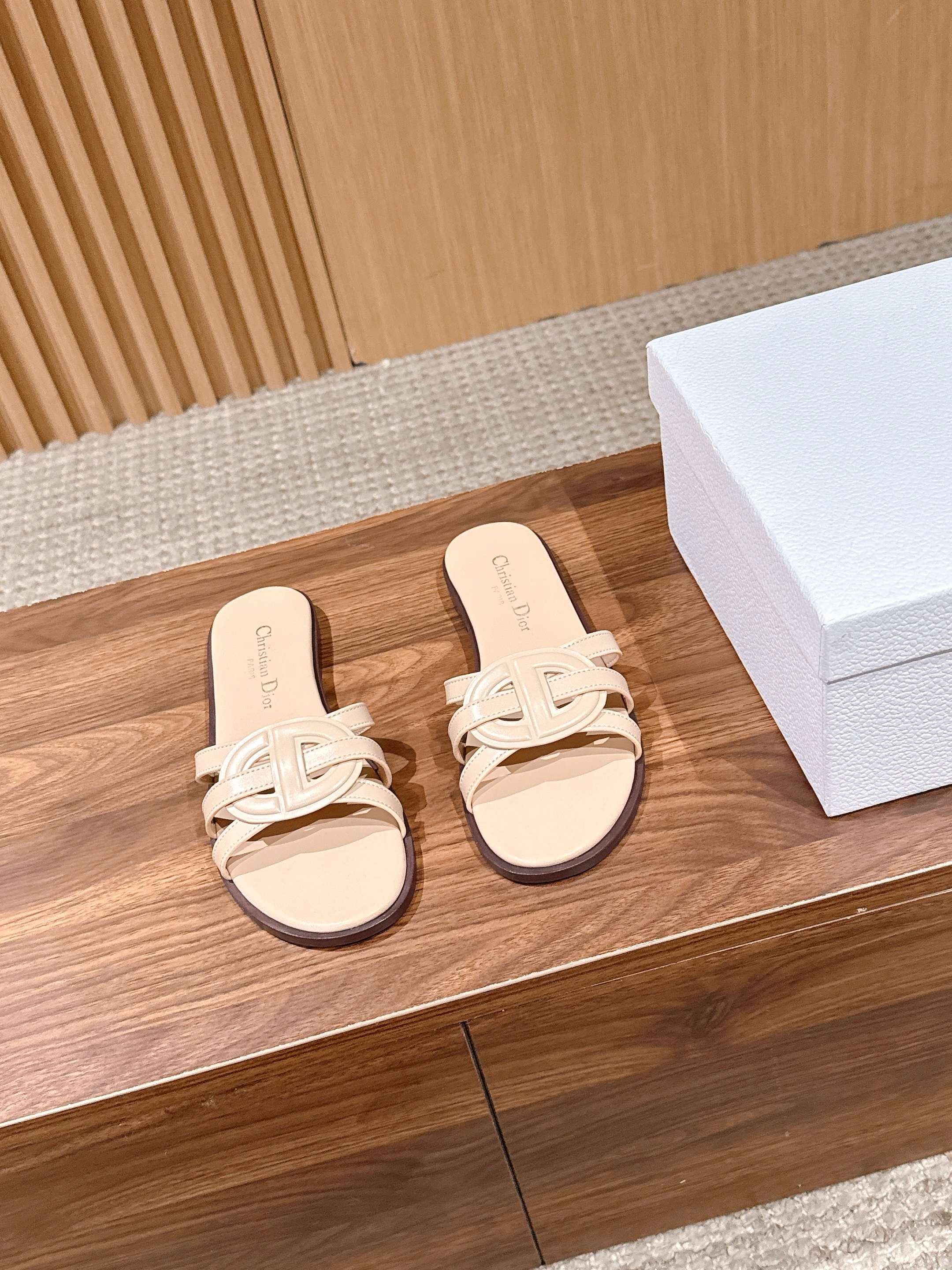 DIOR 26S SLIDE SANDALS IN BEIGE CLUB WOVEN CALFSKIN